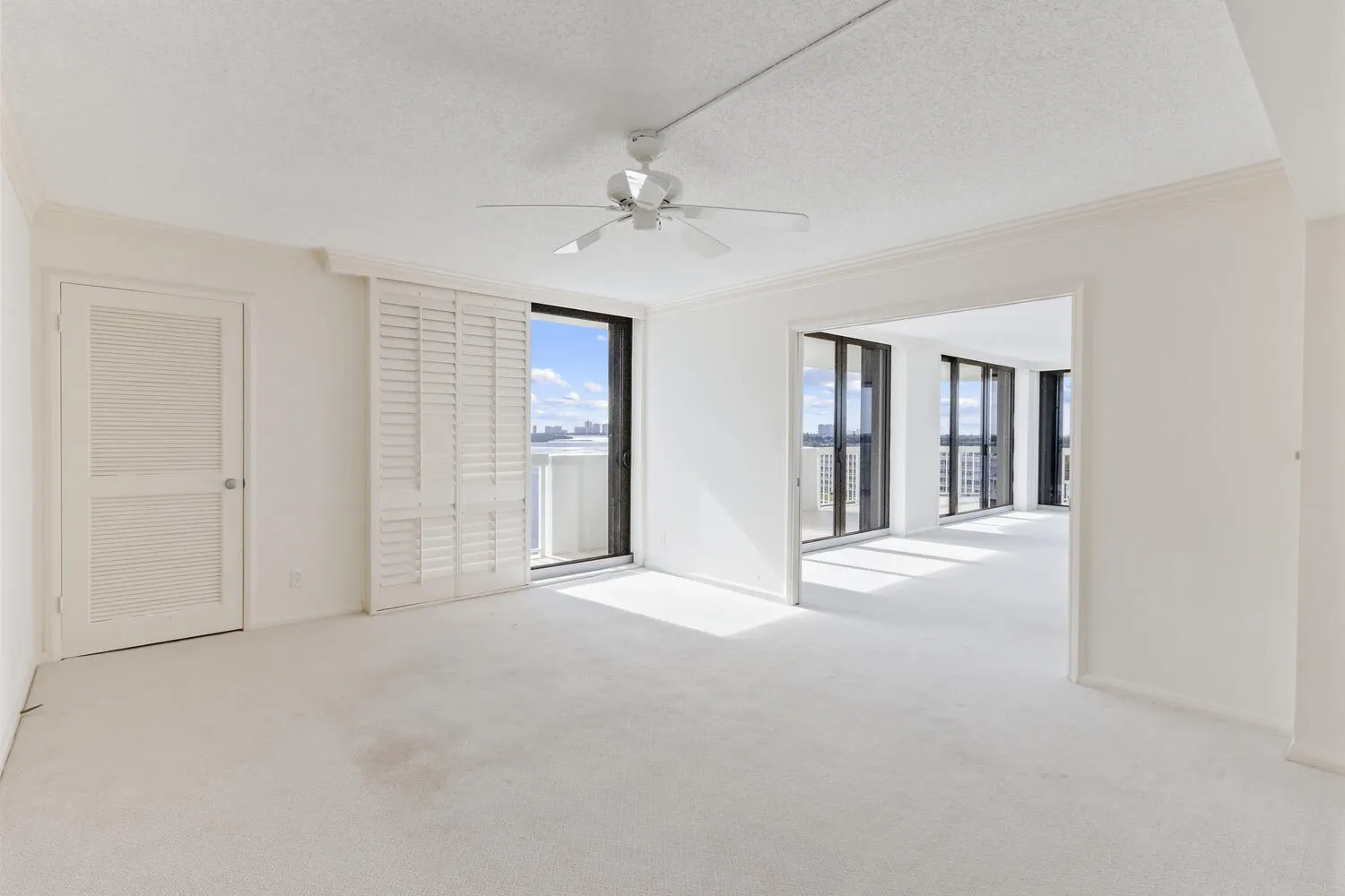 123 Lakeshore Drive, #943