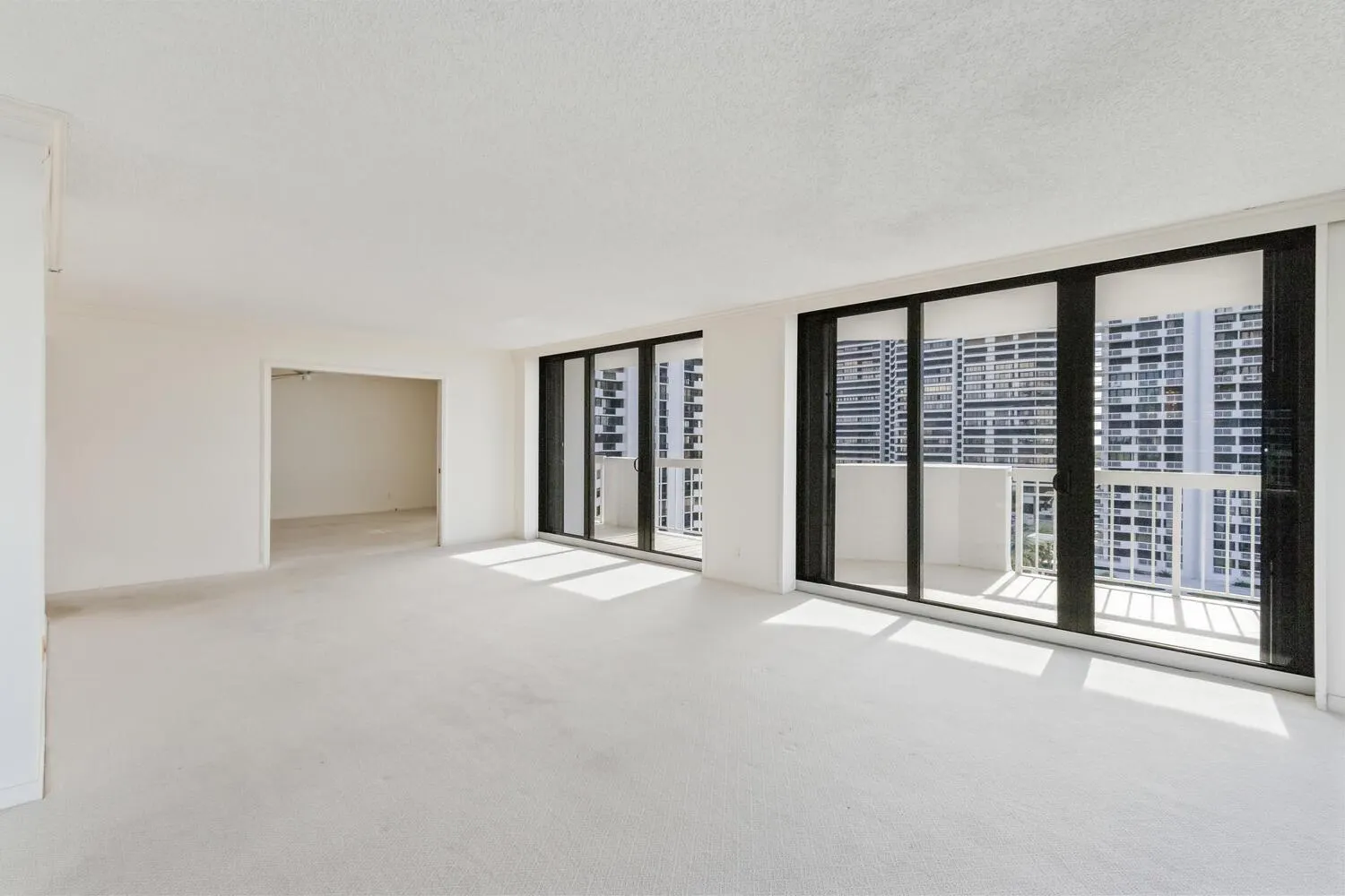 123 Lakeshore Drive, #943