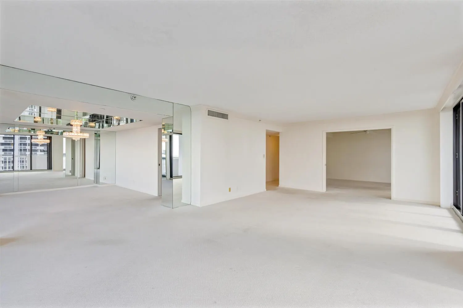 123 Lakeshore Drive, #943