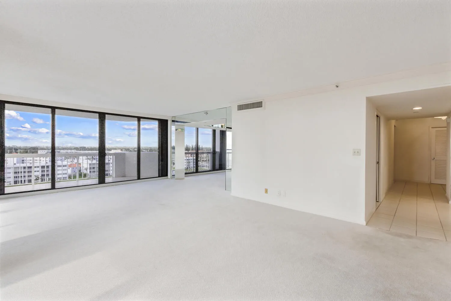 123 Lakeshore Drive, #943