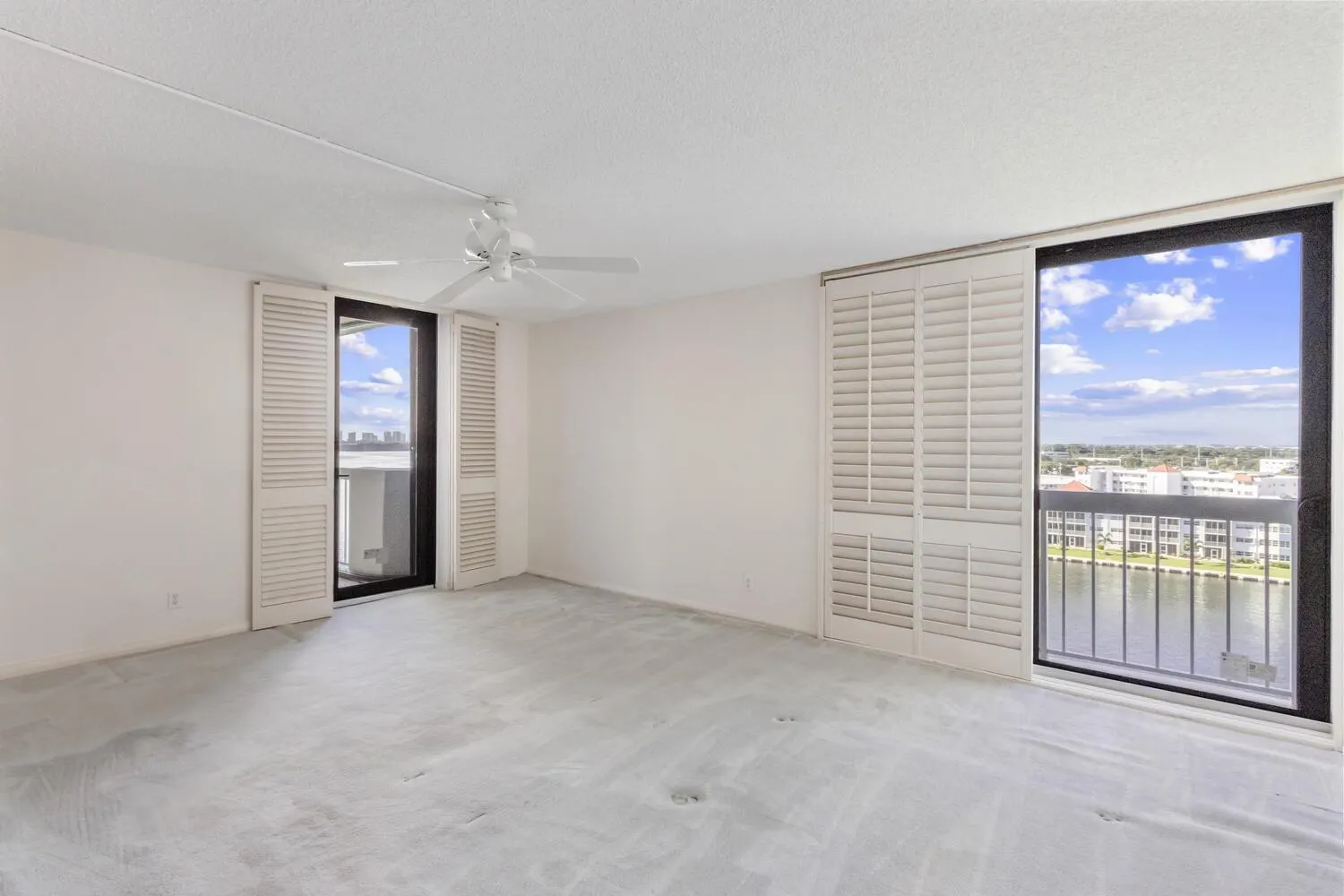 123 Lakeshore Drive, #943