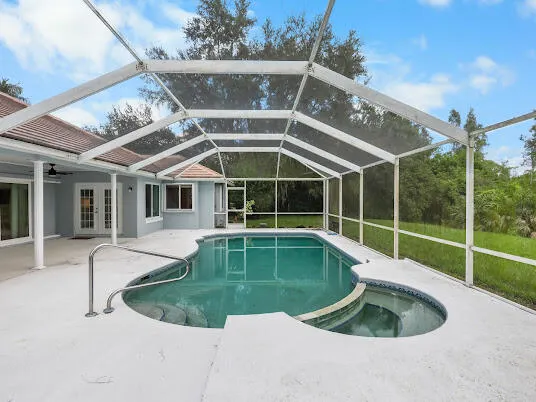 470 SW Sanctuary Place