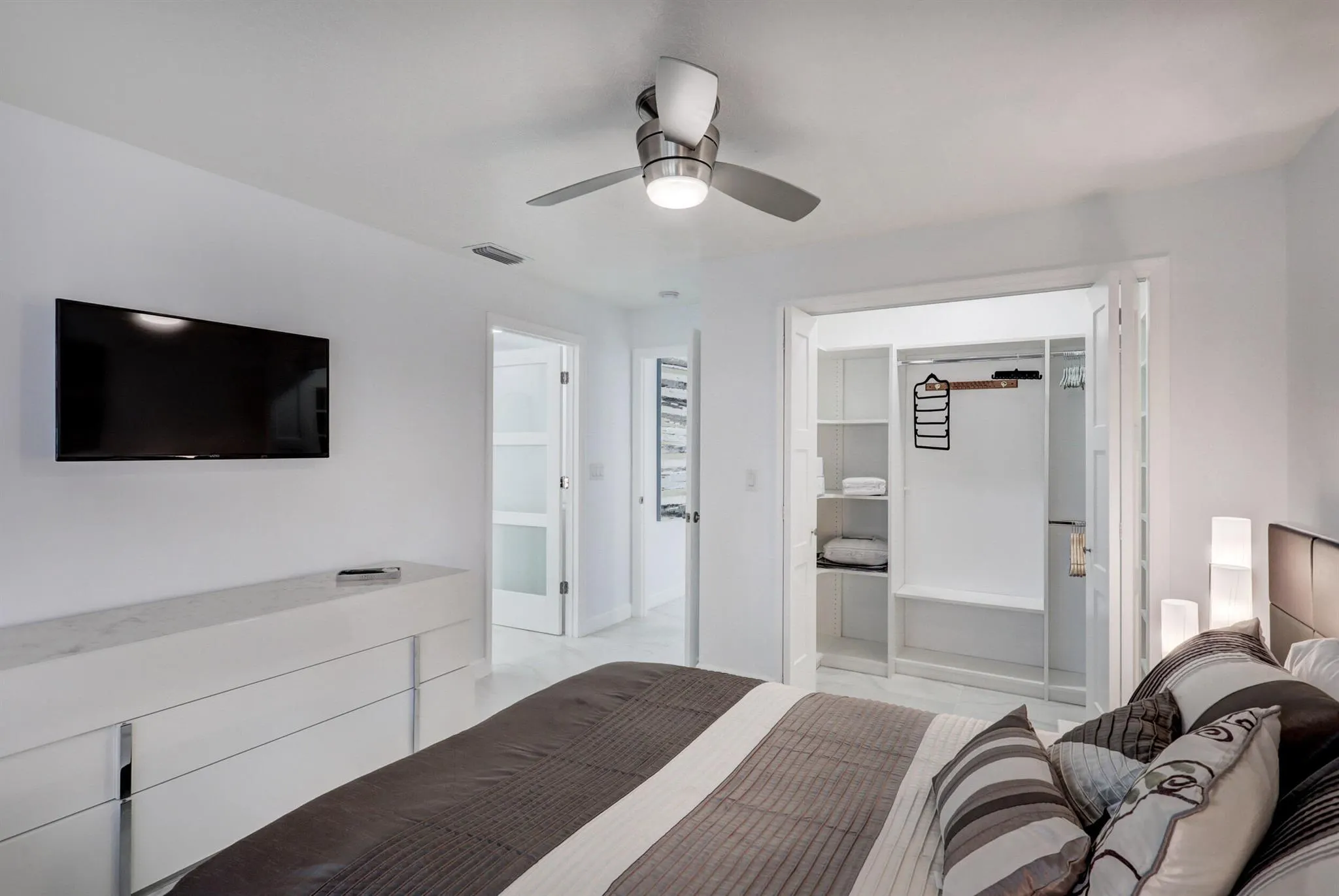 6 Lexington Lane, #D