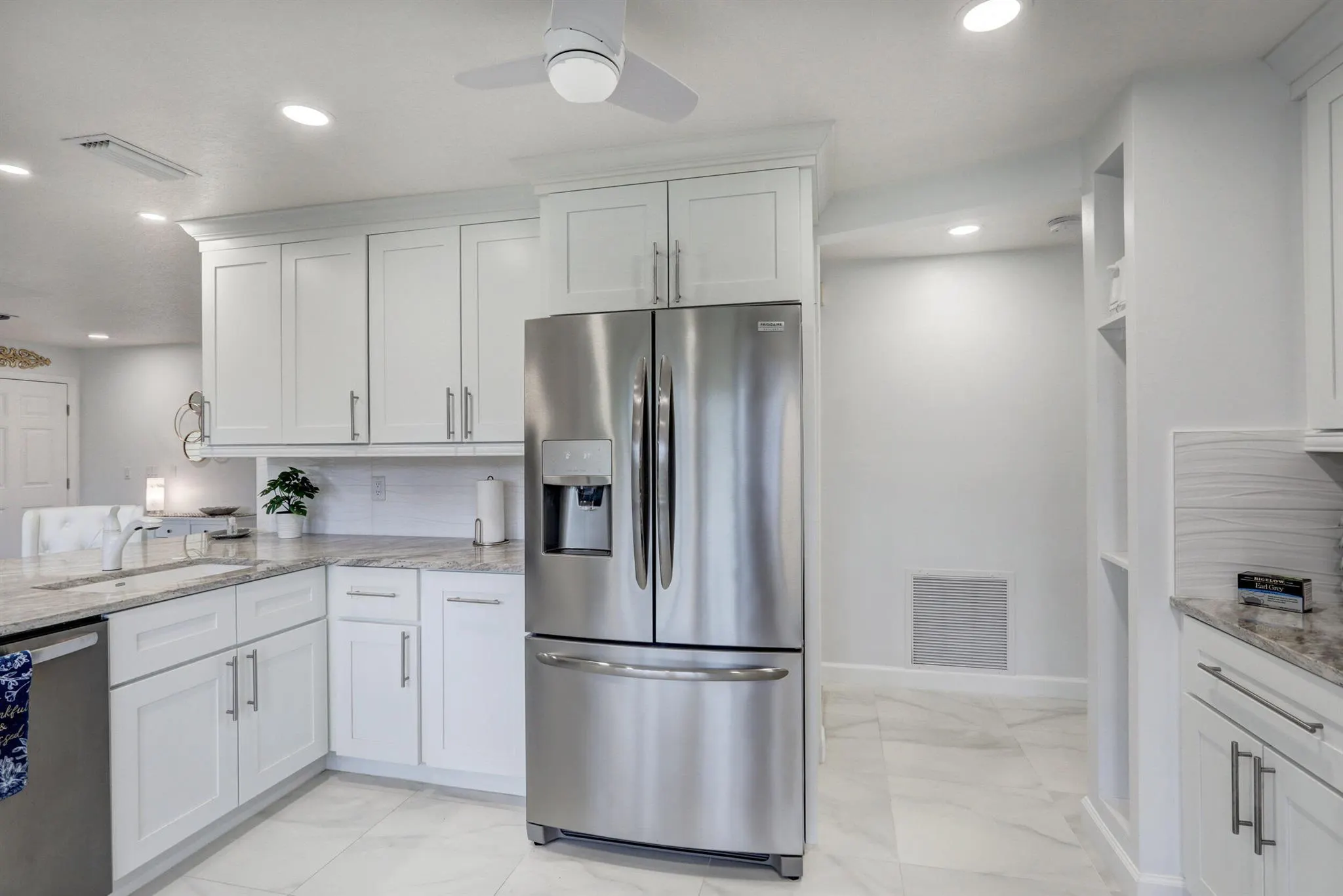 6 Lexington Lane, #D