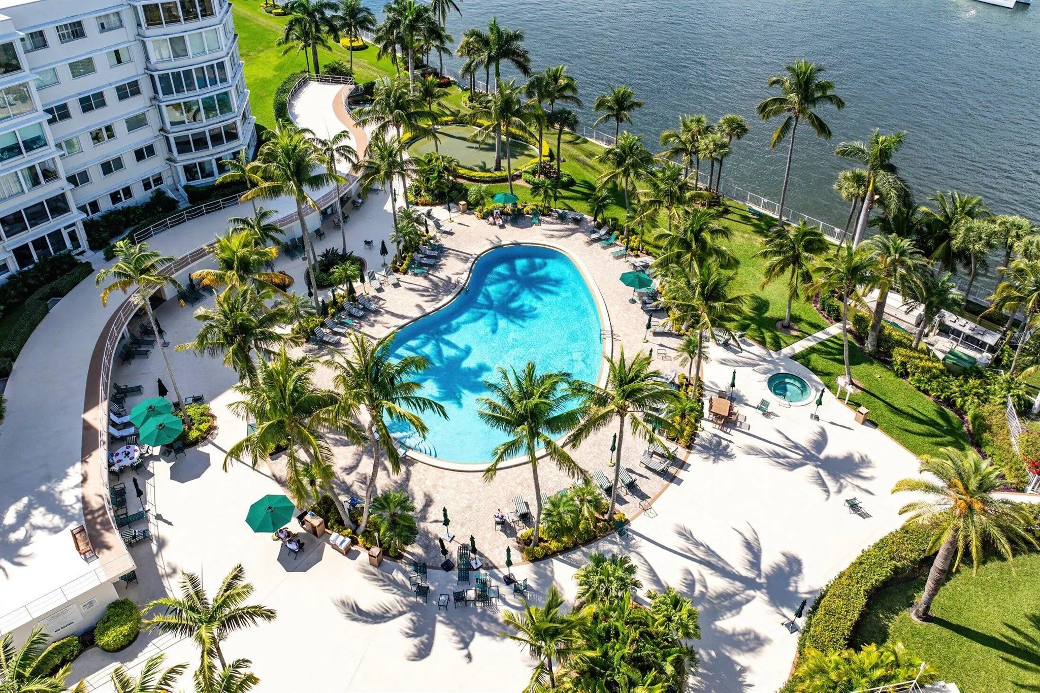 44 Cocoanut Row, #526b