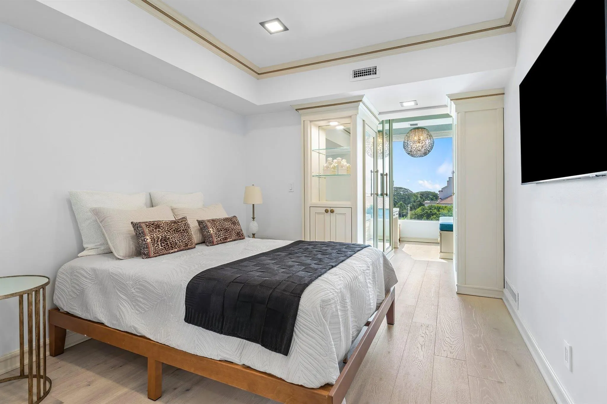 44 Cocoanut Row, #526b
