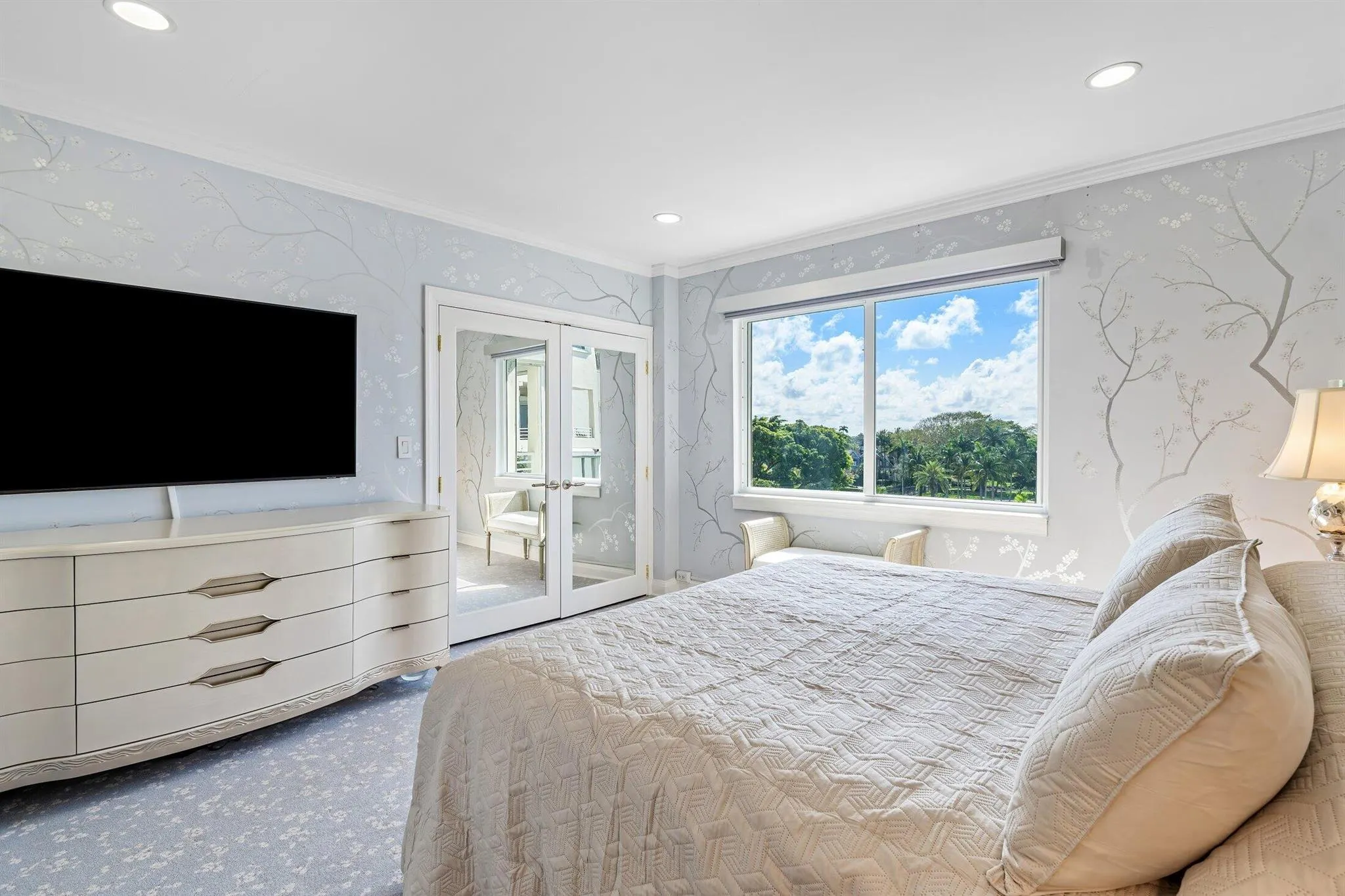 44 Cocoanut Row, #526b