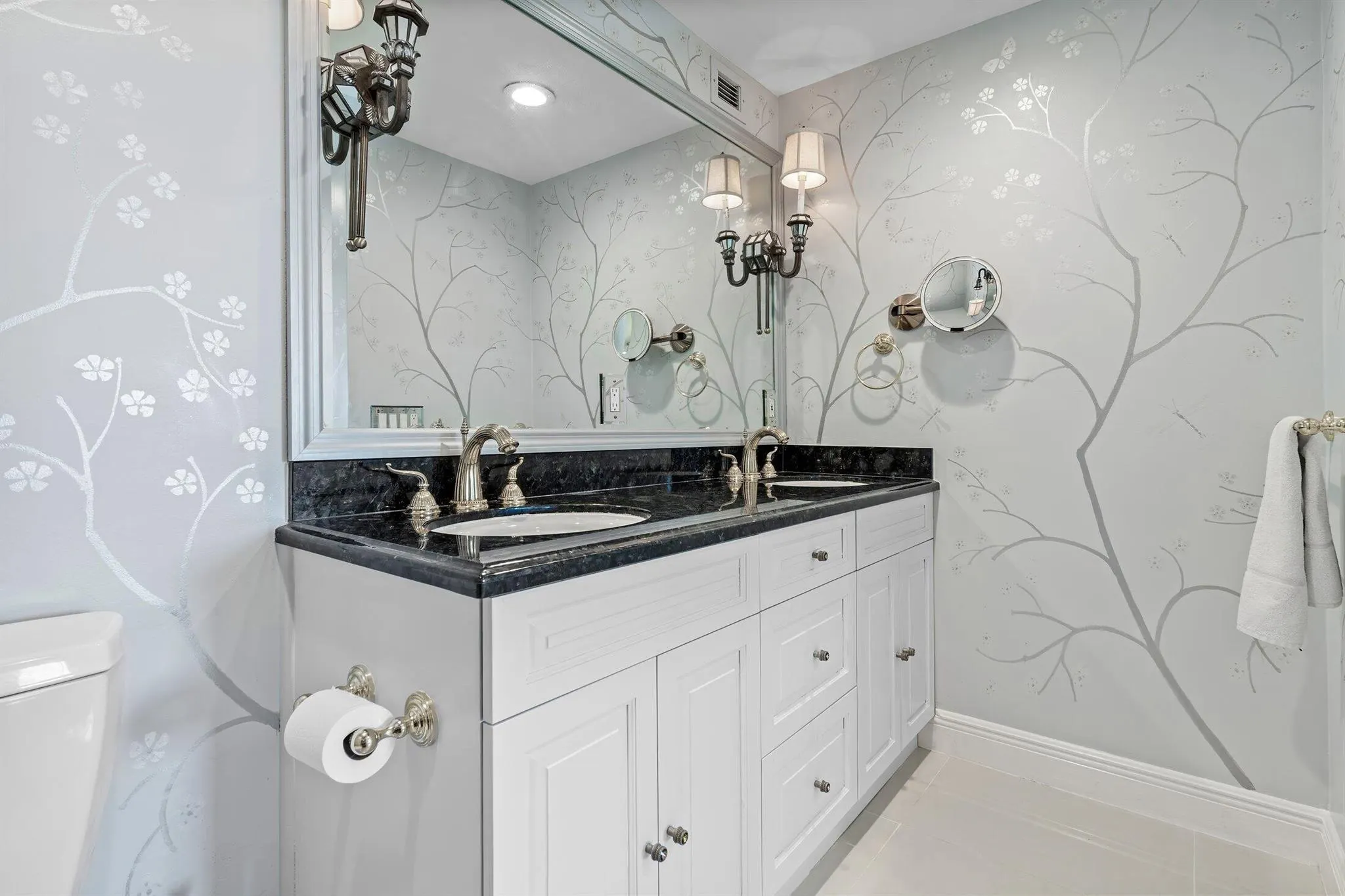 44 Cocoanut Row, #526b