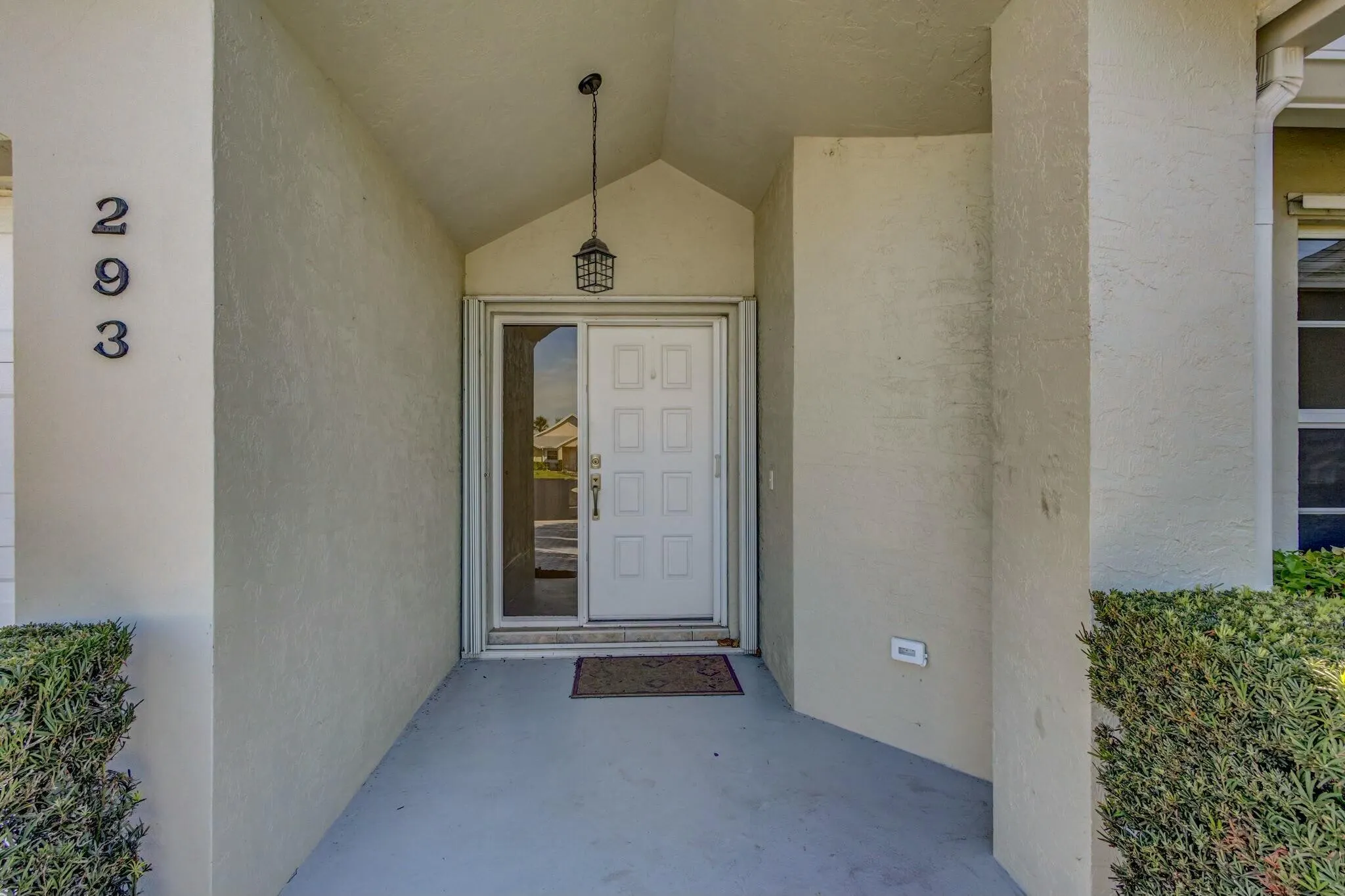 293 Moccasin Trail W