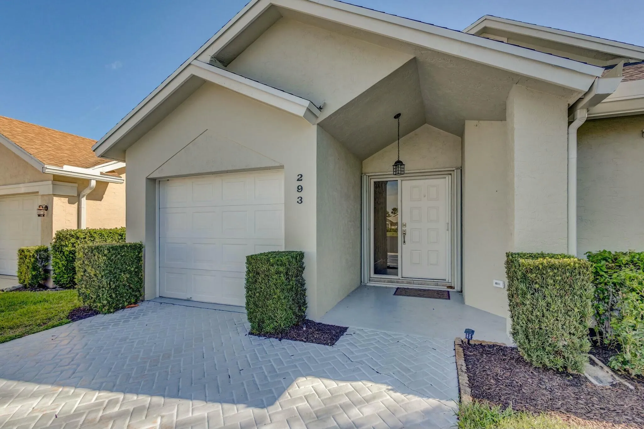 293 Moccasin Trail W