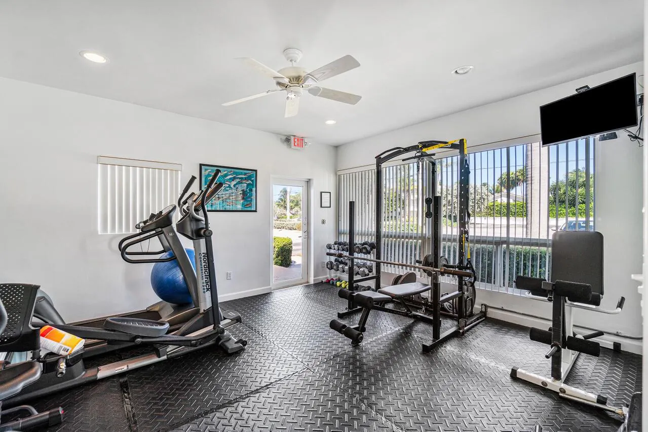 1212 Hillsboro Mile, #10