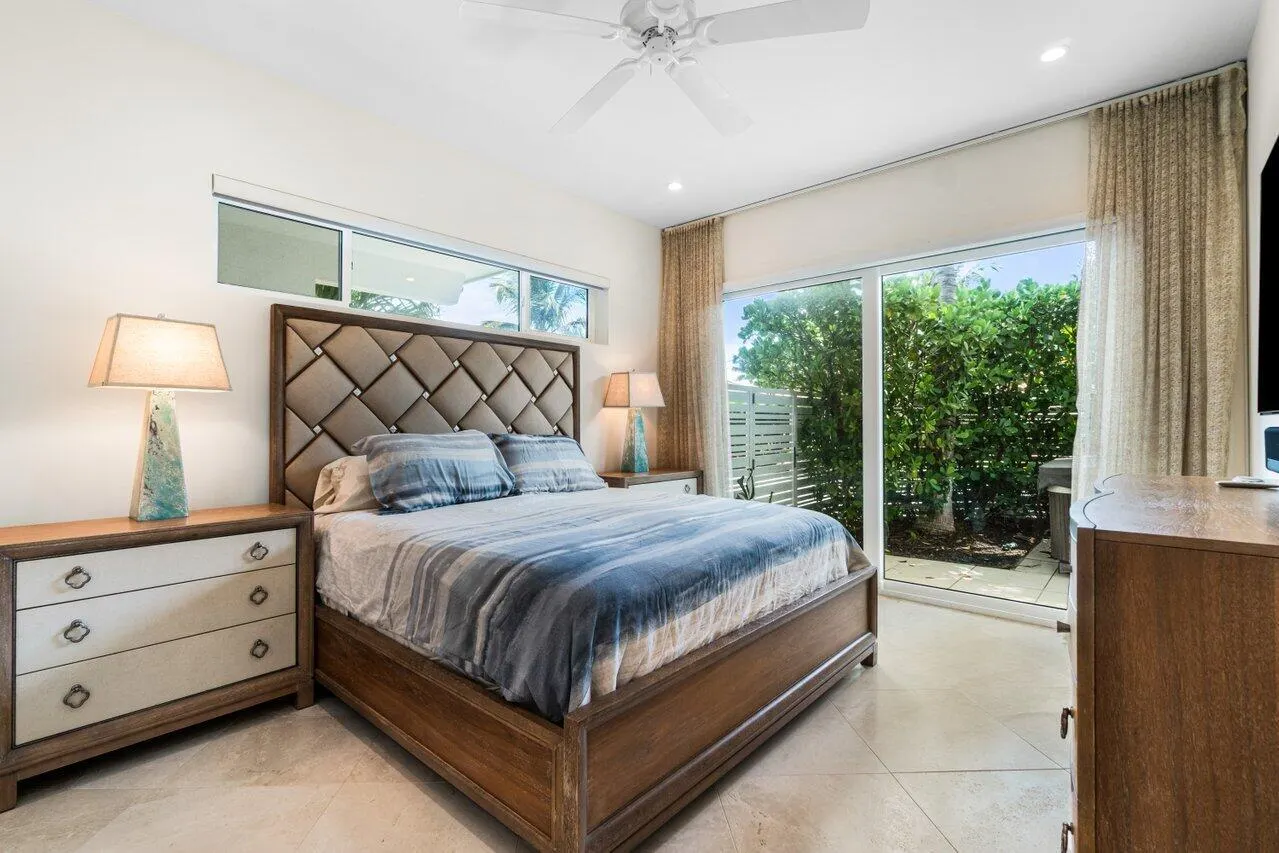 1212 Hillsboro Mile, #10
