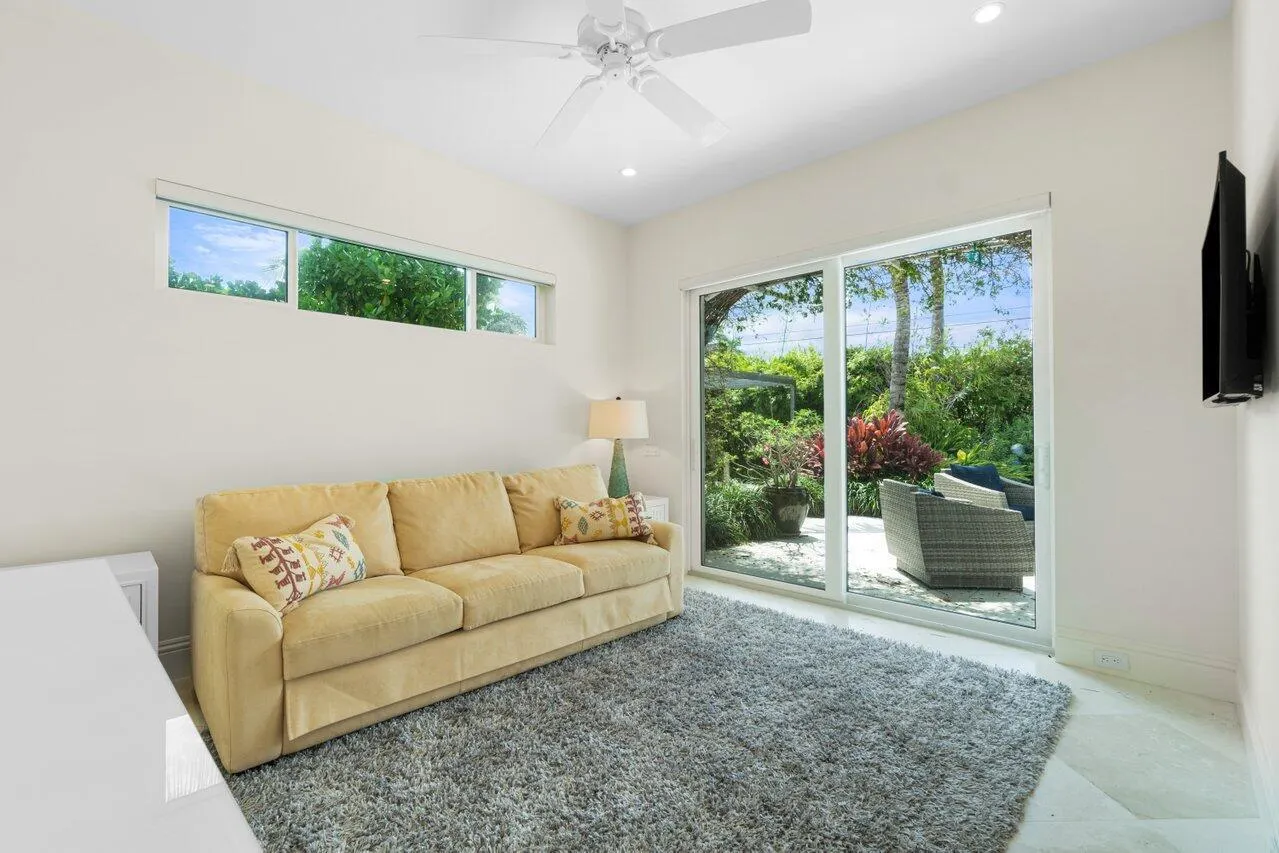 1212 Hillsboro Mile, #10