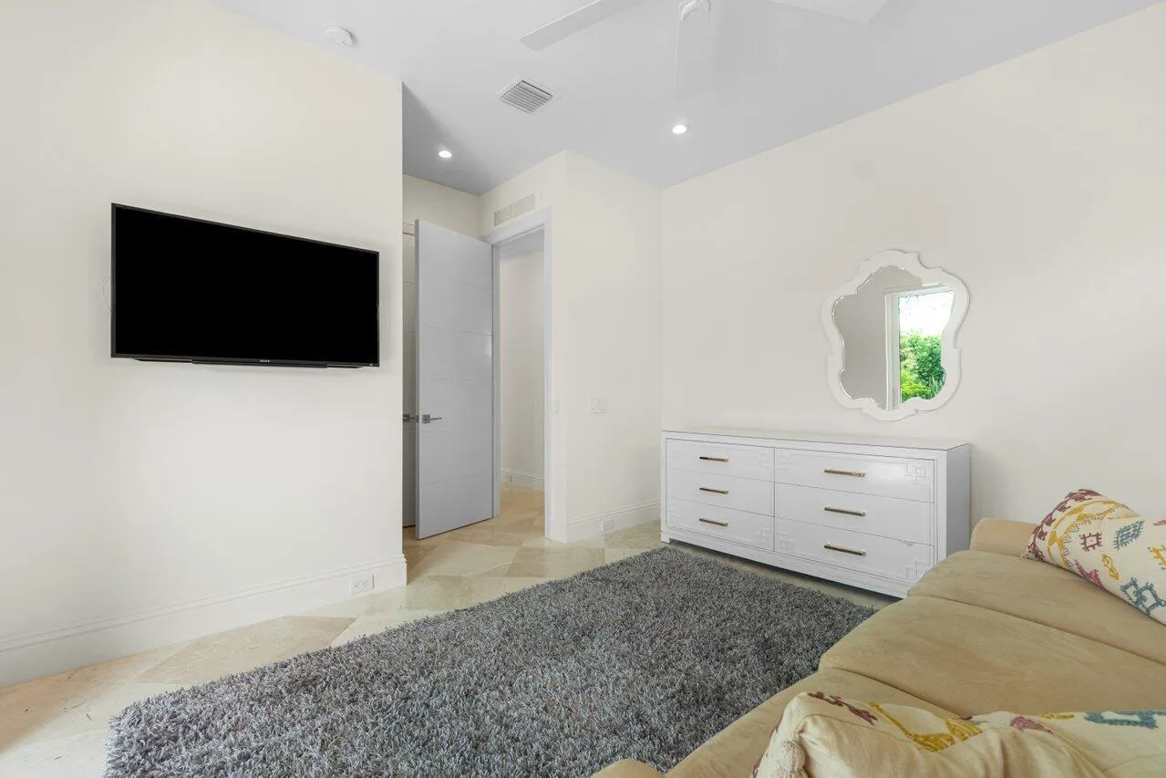 1212 Hillsboro Mile, #10