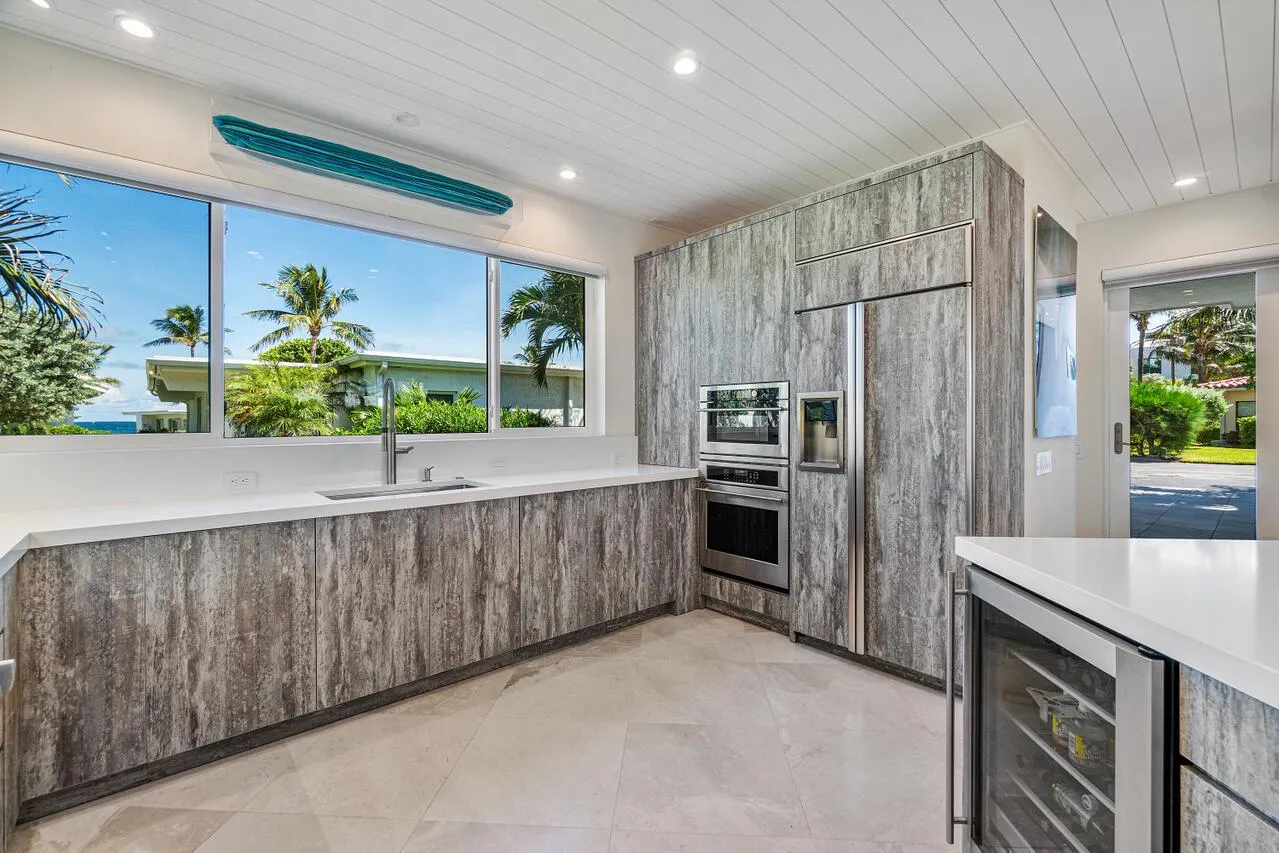 1212 Hillsboro Mile, #10