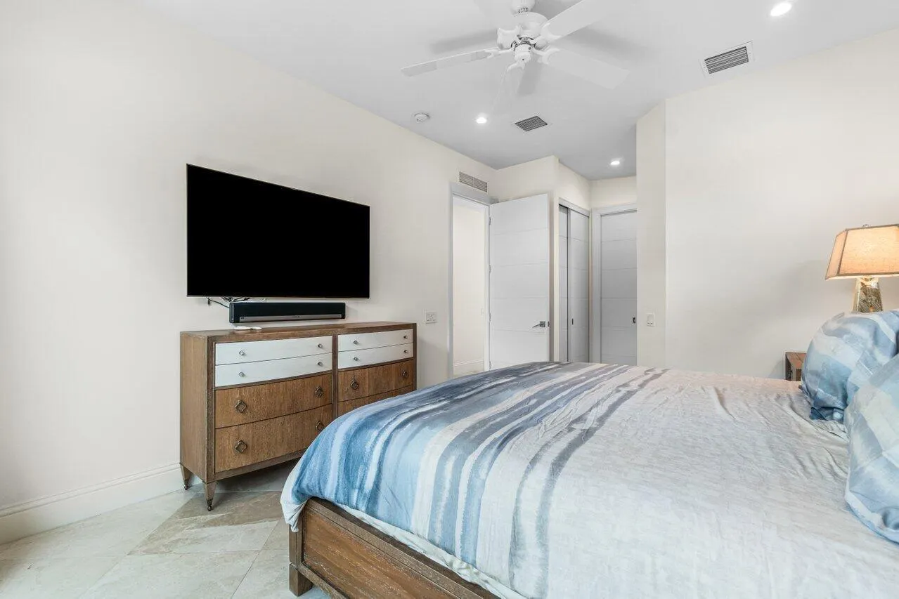 1212 Hillsboro Mile, #10