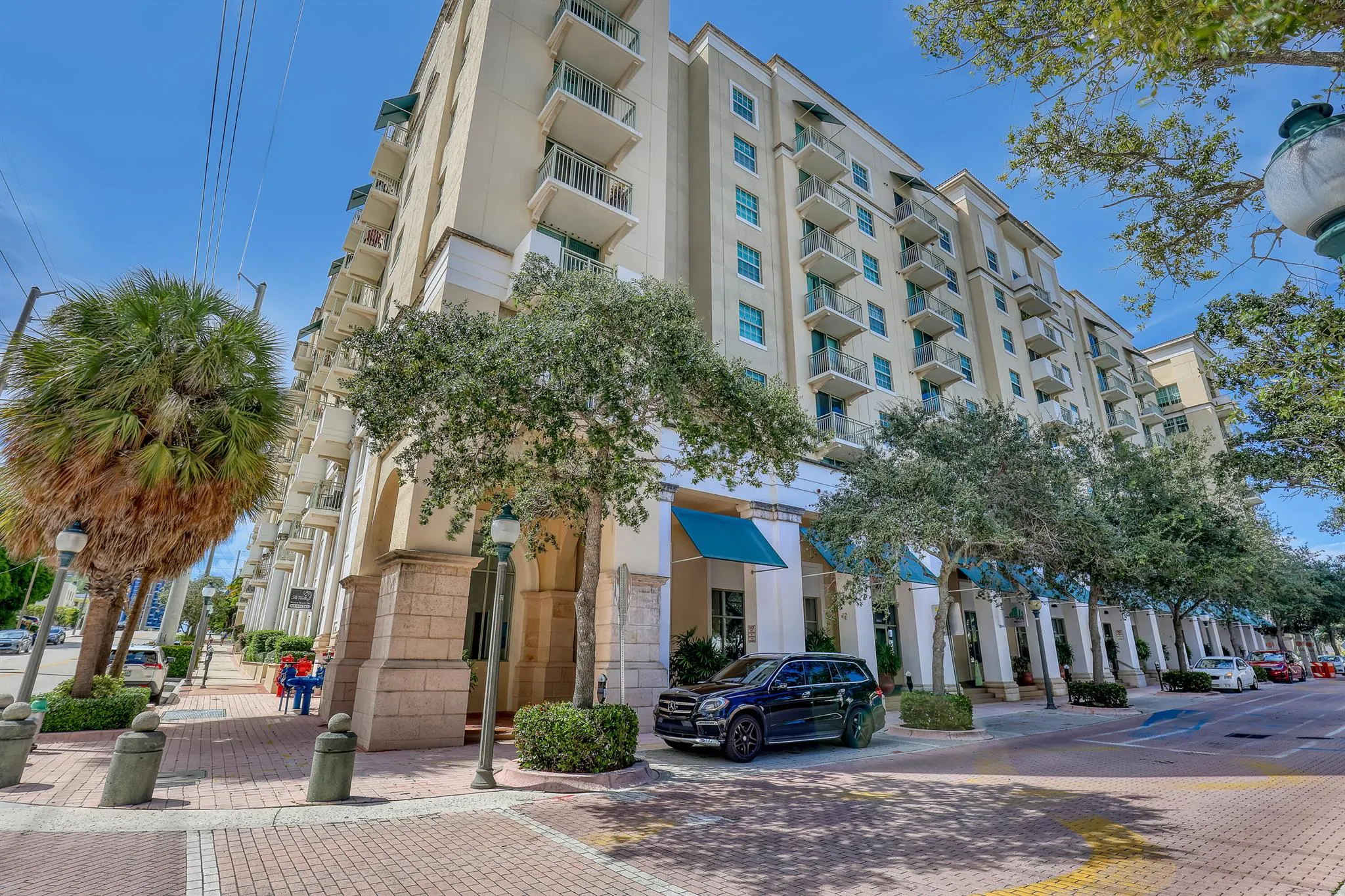610 Clematis Street, #618