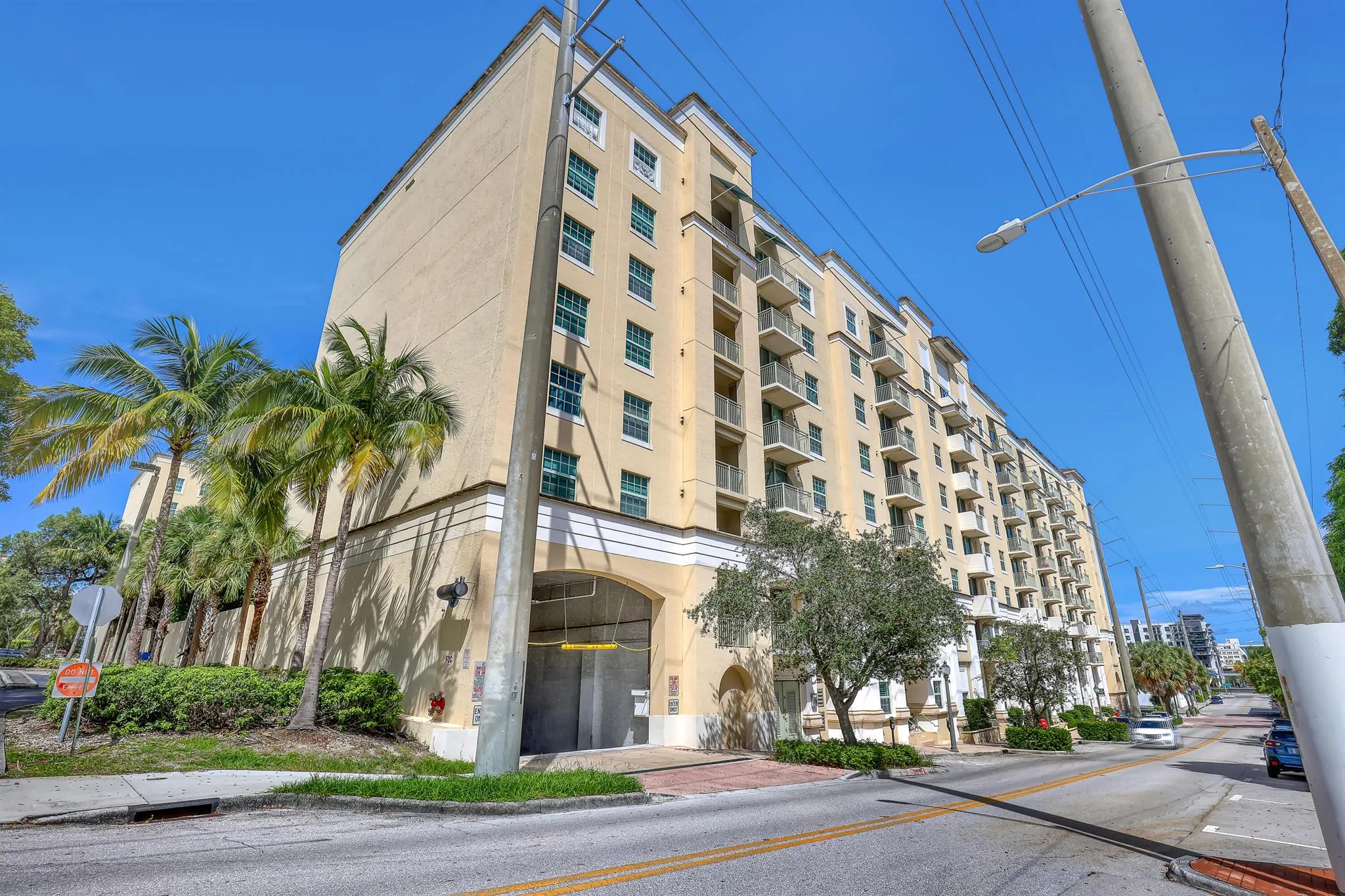 610 Clematis Street, #618