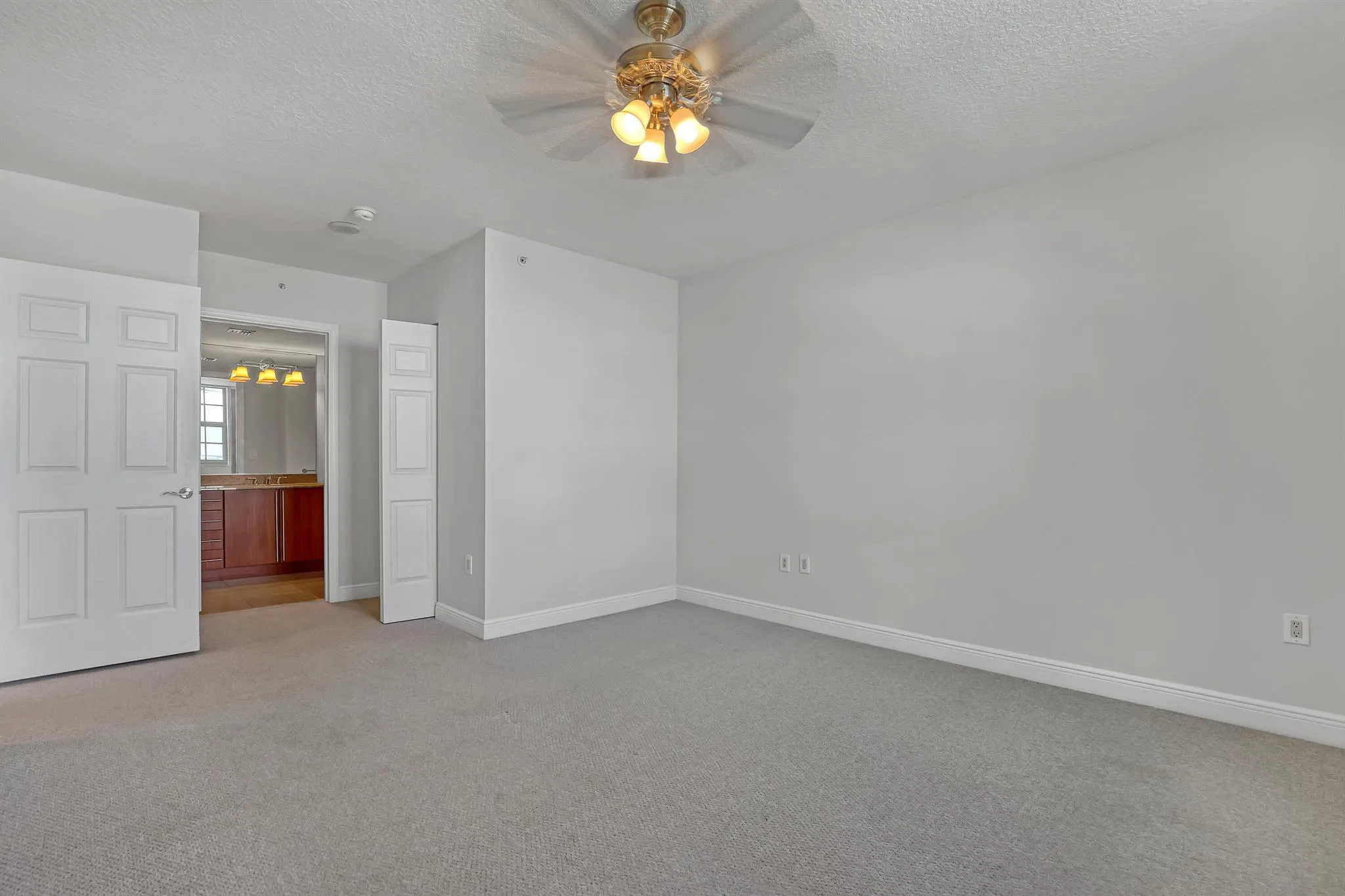 610 Clematis Street, #618