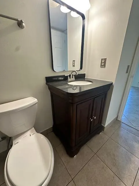 901 Meadows Circle, #901