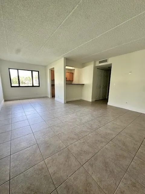 901 Meadows Circle, #901