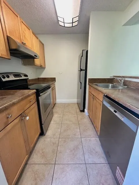901 Meadows Circle, #901
