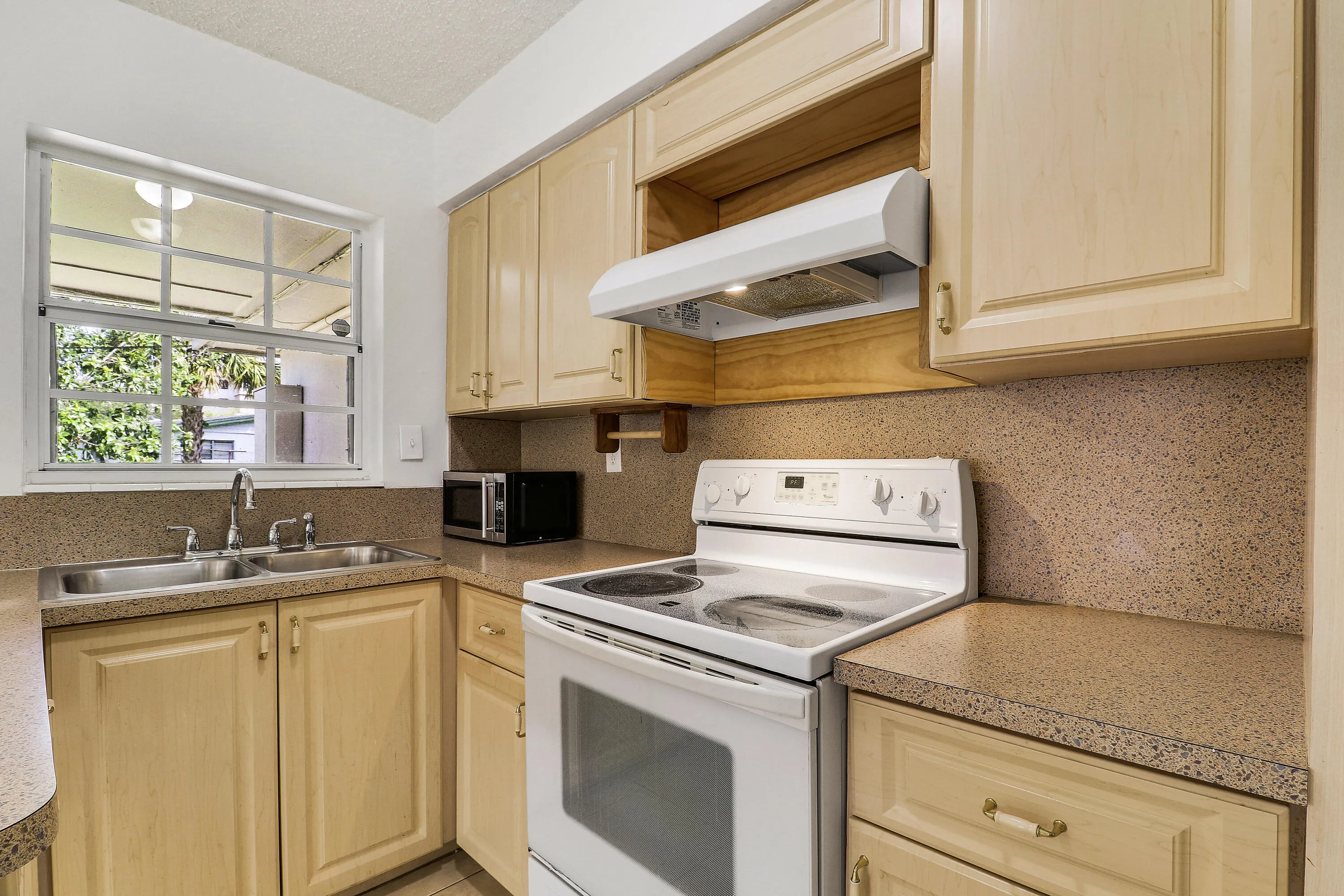 391 SW 2nd Street