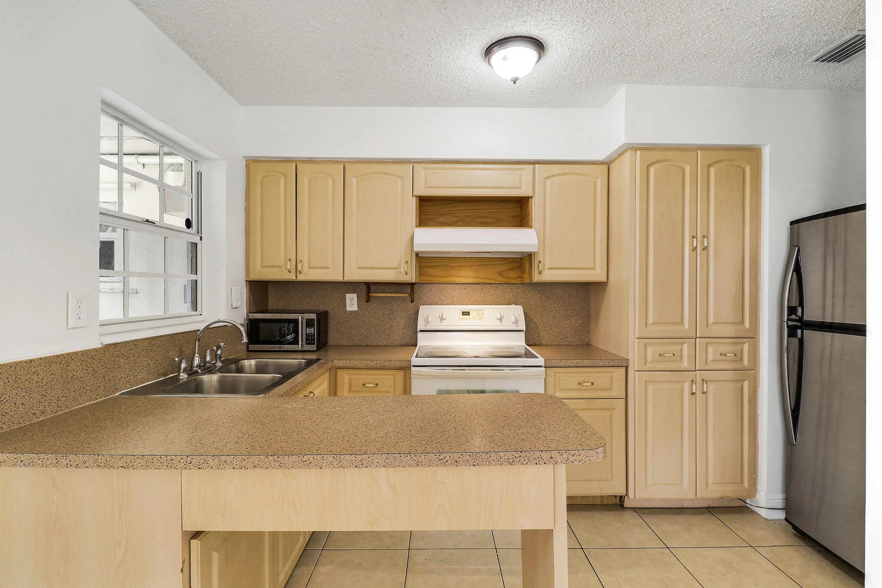 391 SW 2nd Street
