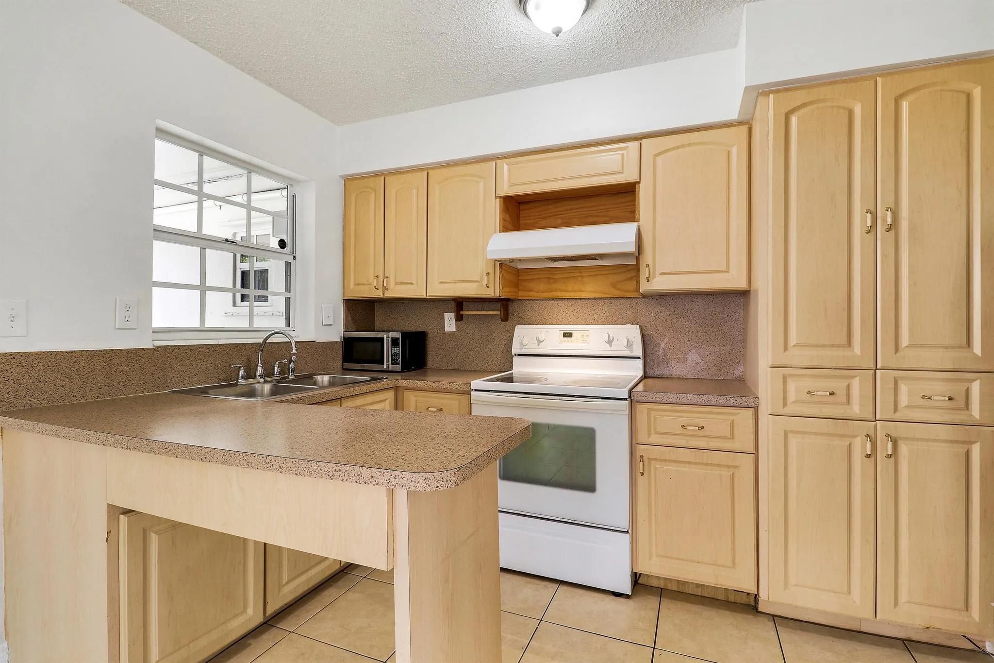 391 SW 2nd Street