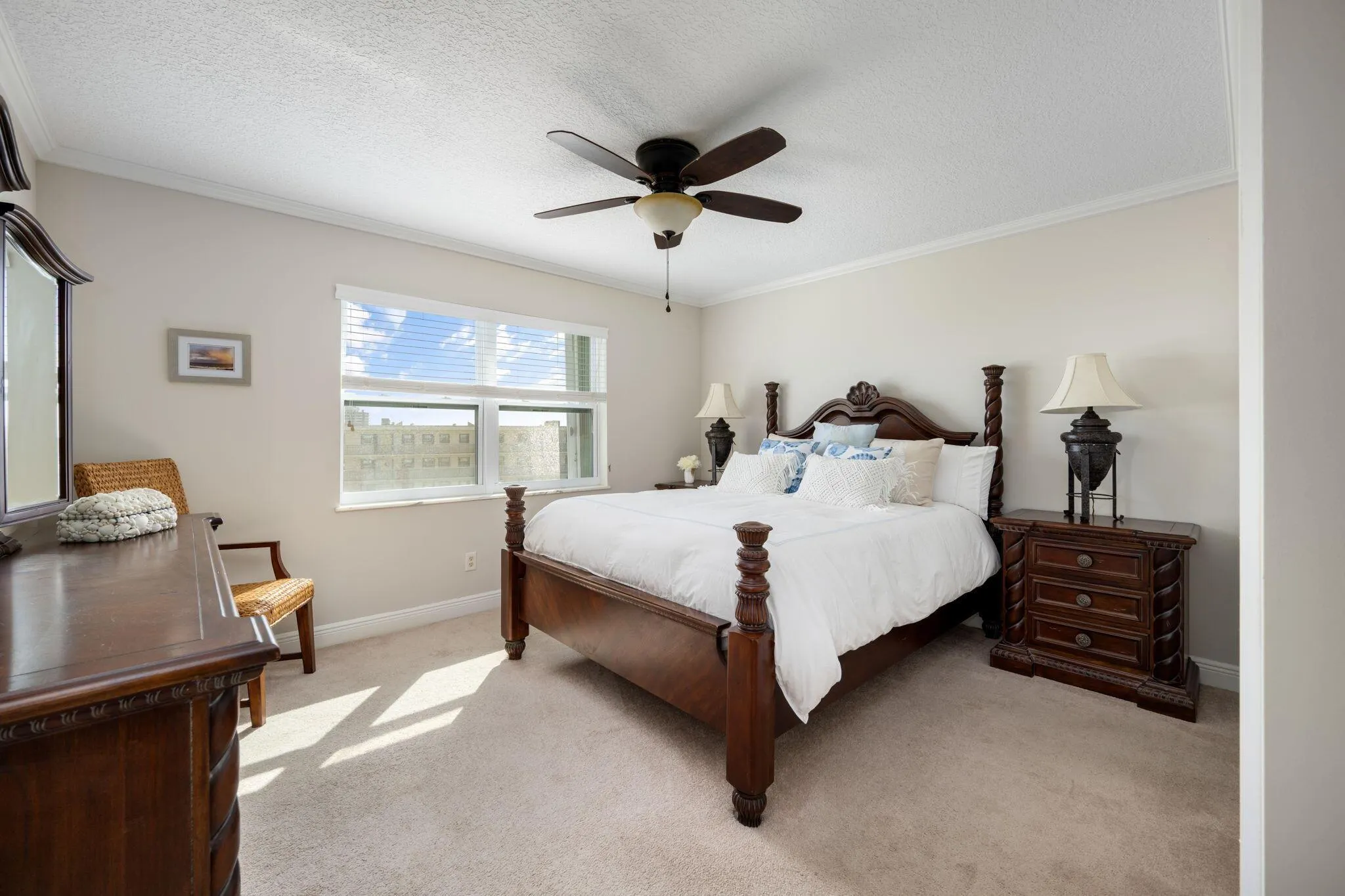 4049 Ocean Drive, #505
