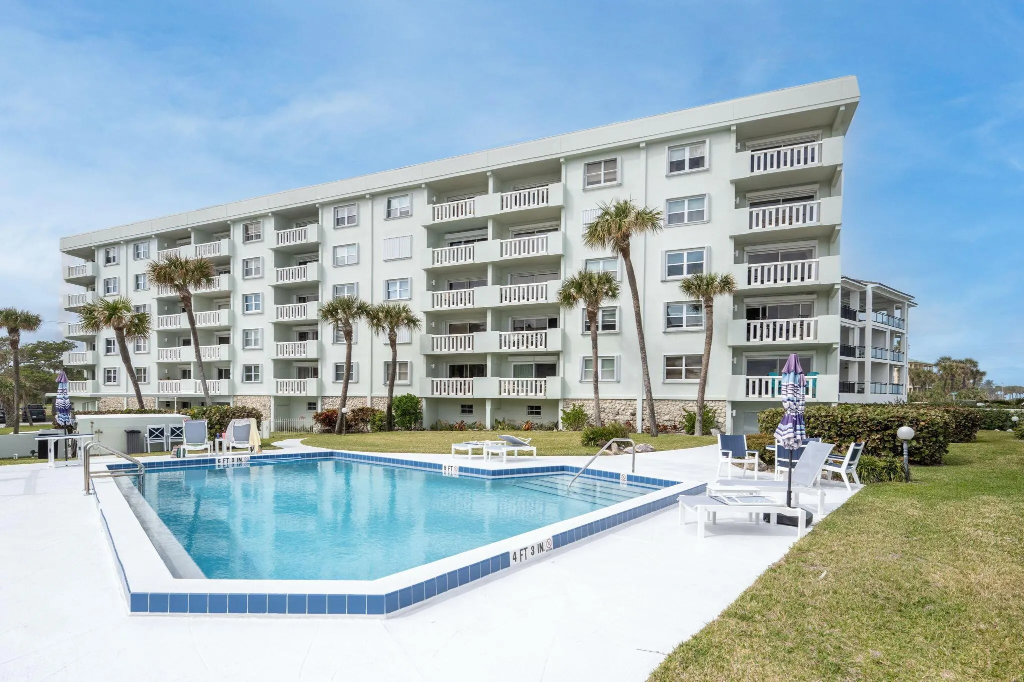 4049 Ocean Drive, #505