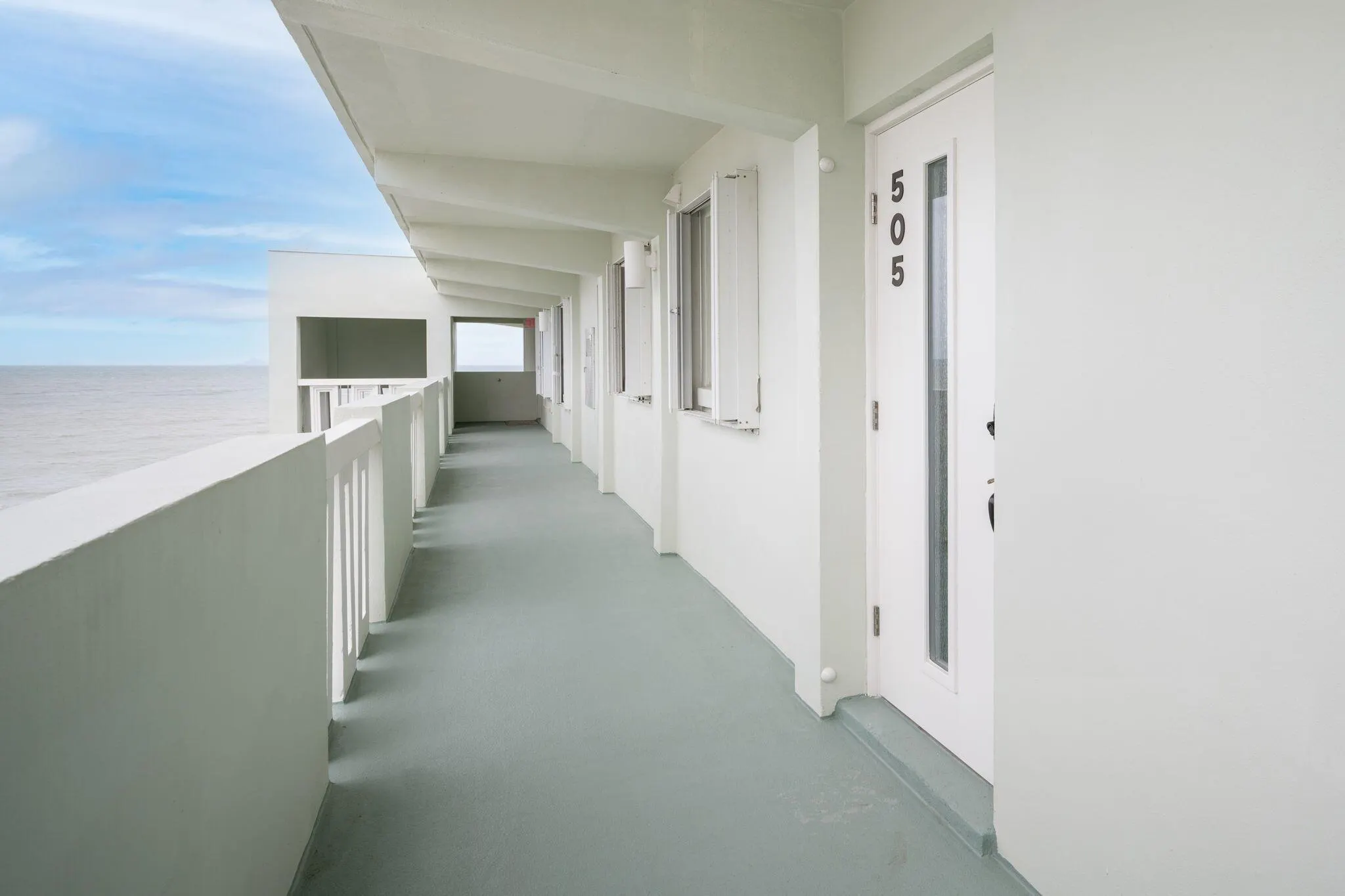4049 Ocean Drive, #505