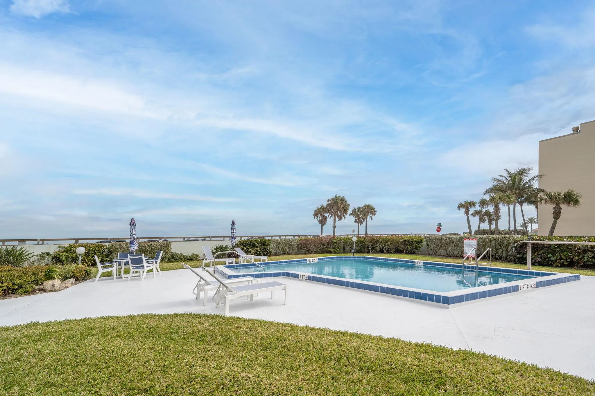 4049 Ocean Drive, #505
