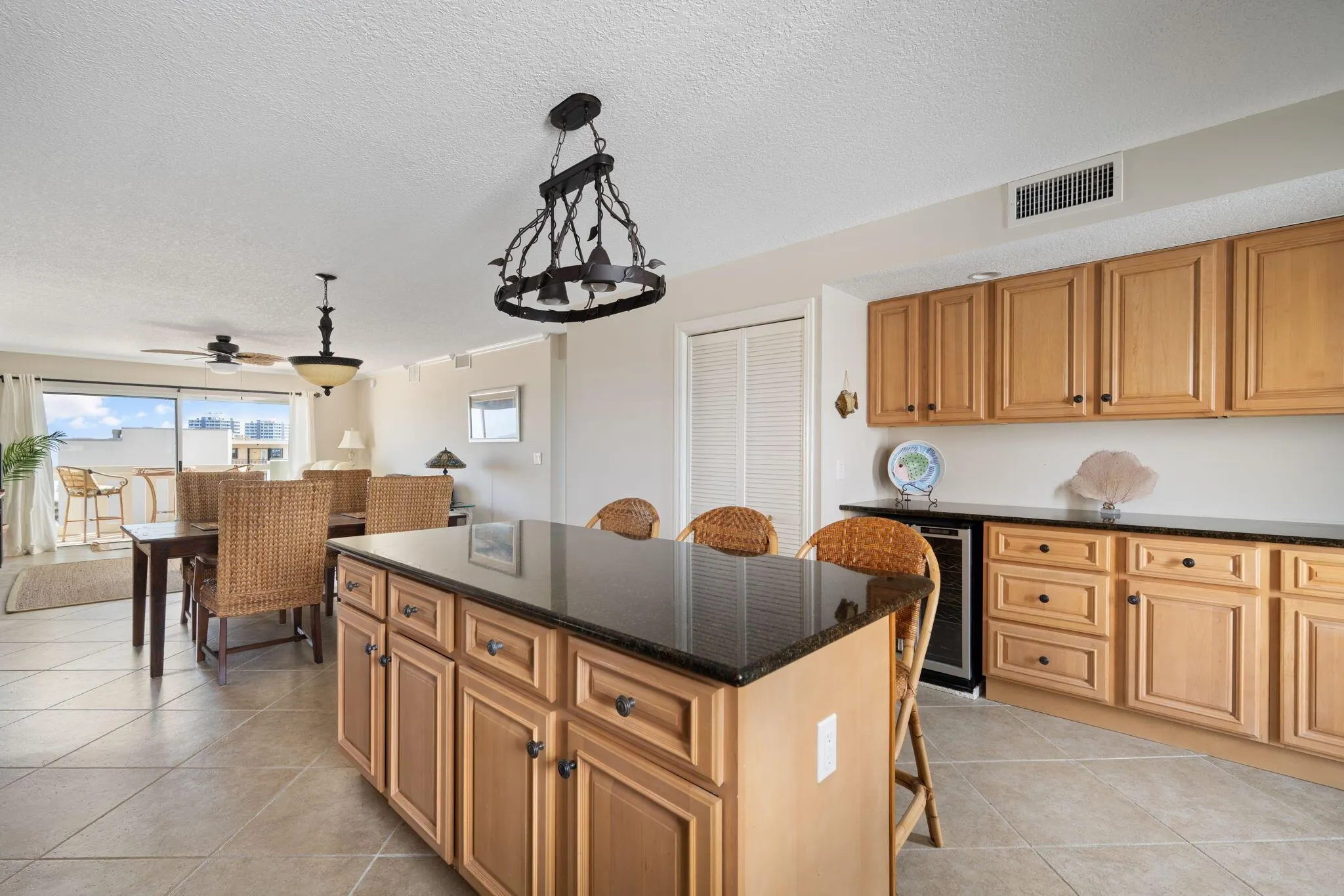 4049 Ocean Drive, #505