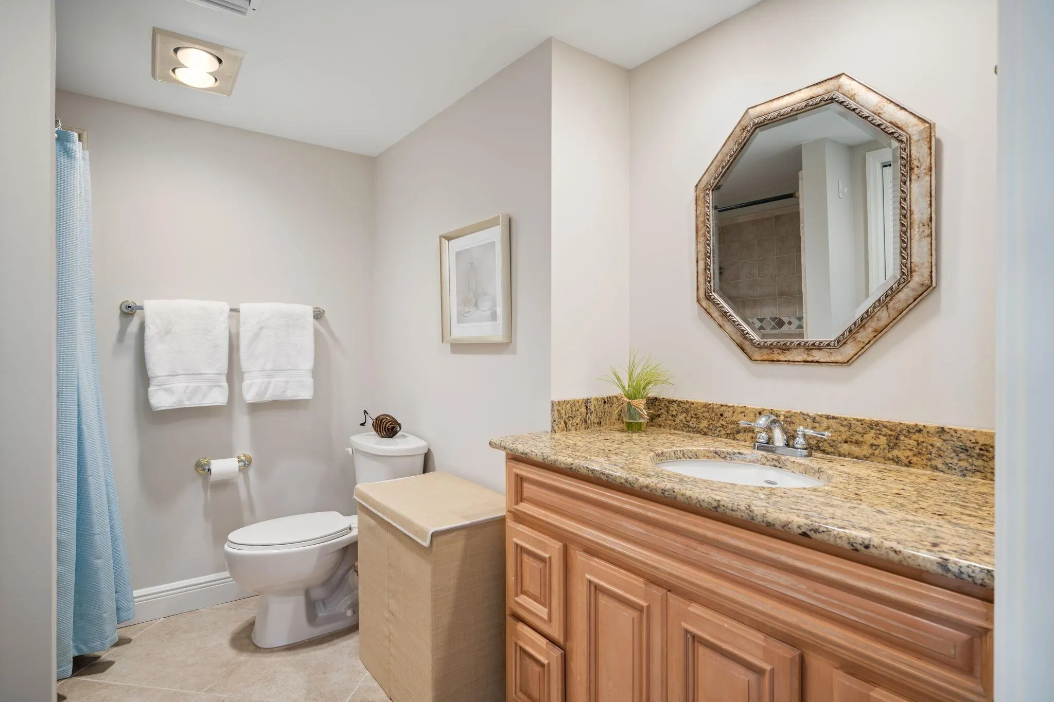 4049 Ocean Drive, #505