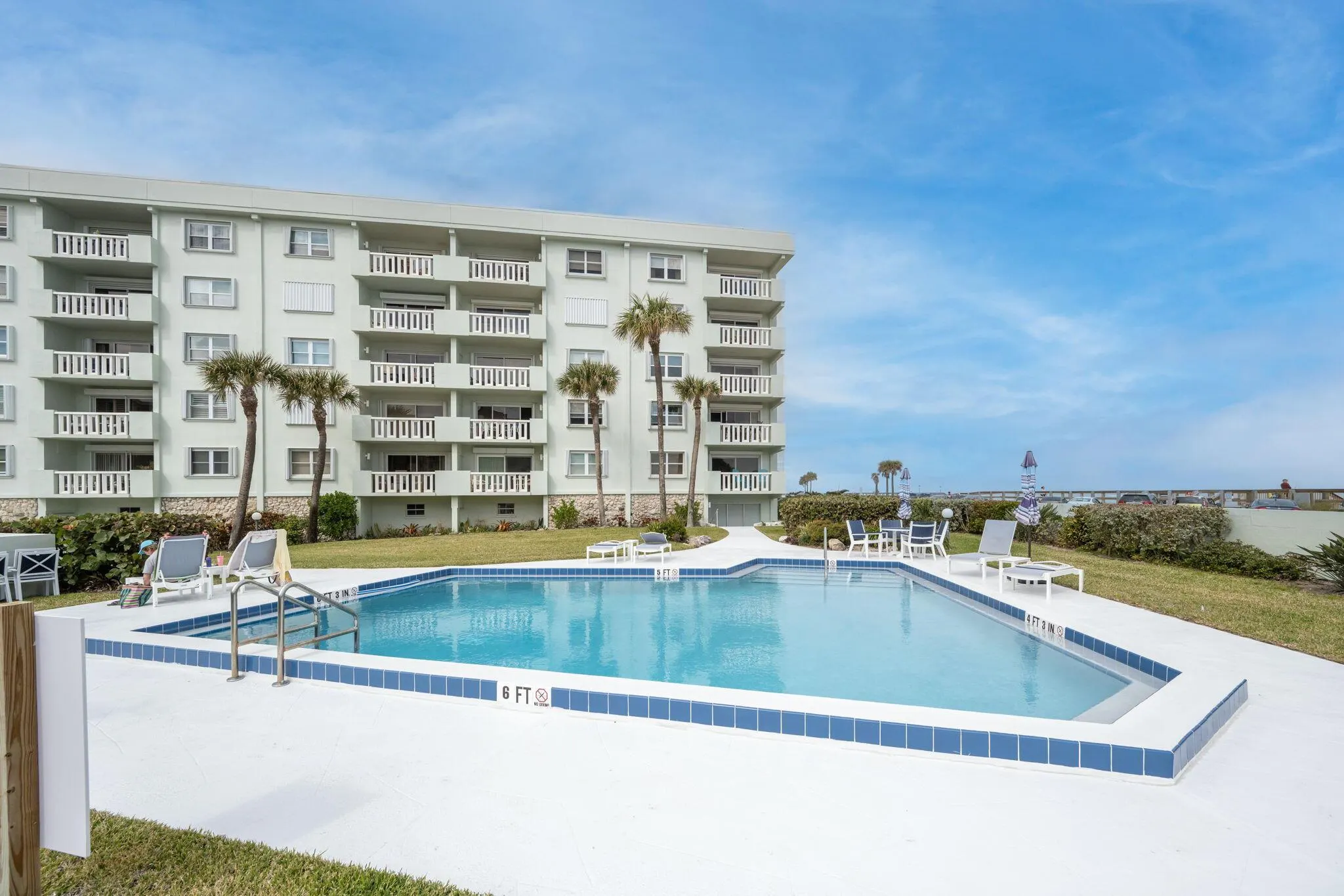 4049 Ocean Drive, #505
