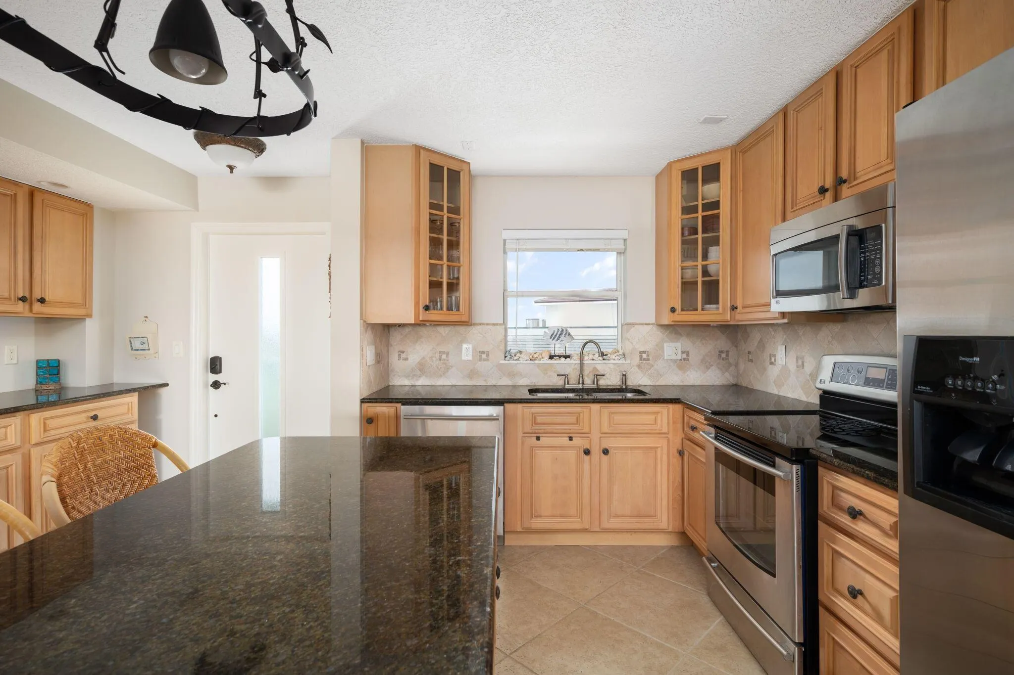 4049 Ocean Drive, #505