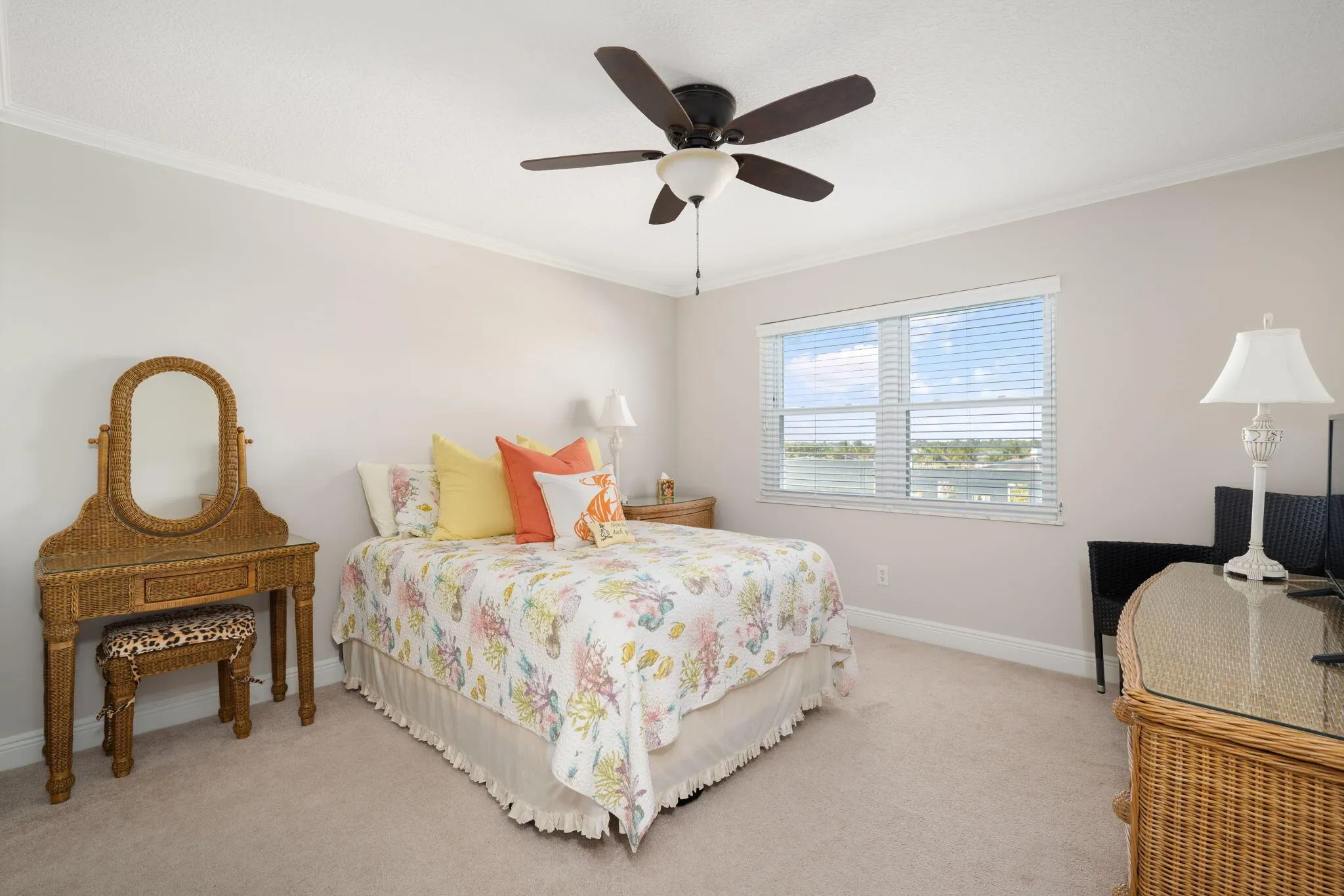 4049 Ocean Drive, #505