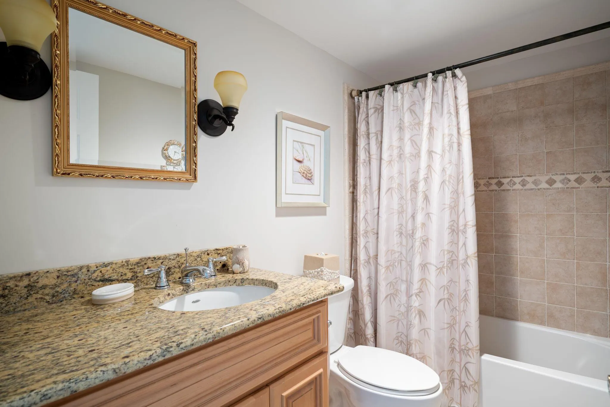 4049 Ocean Drive, #505