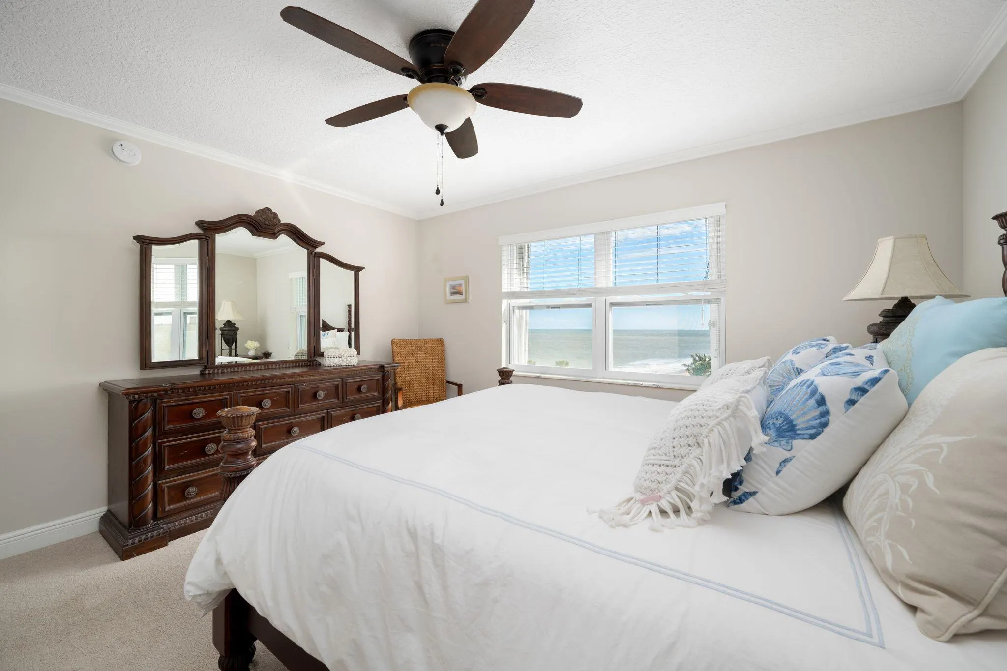 4049 Ocean Drive, #505