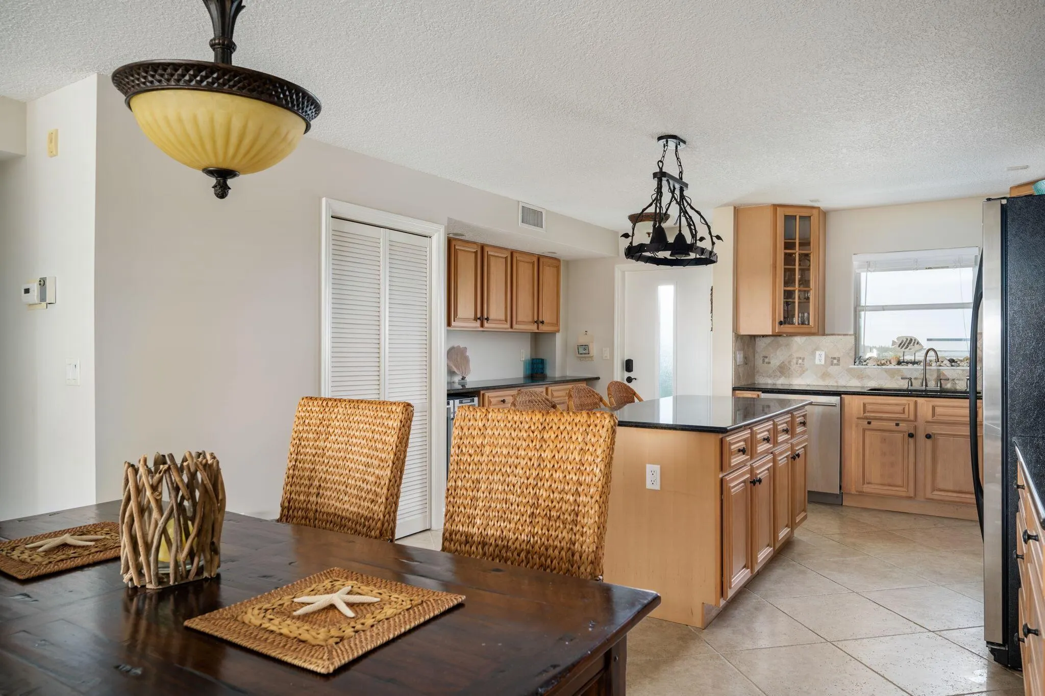 4049 Ocean Drive, #505