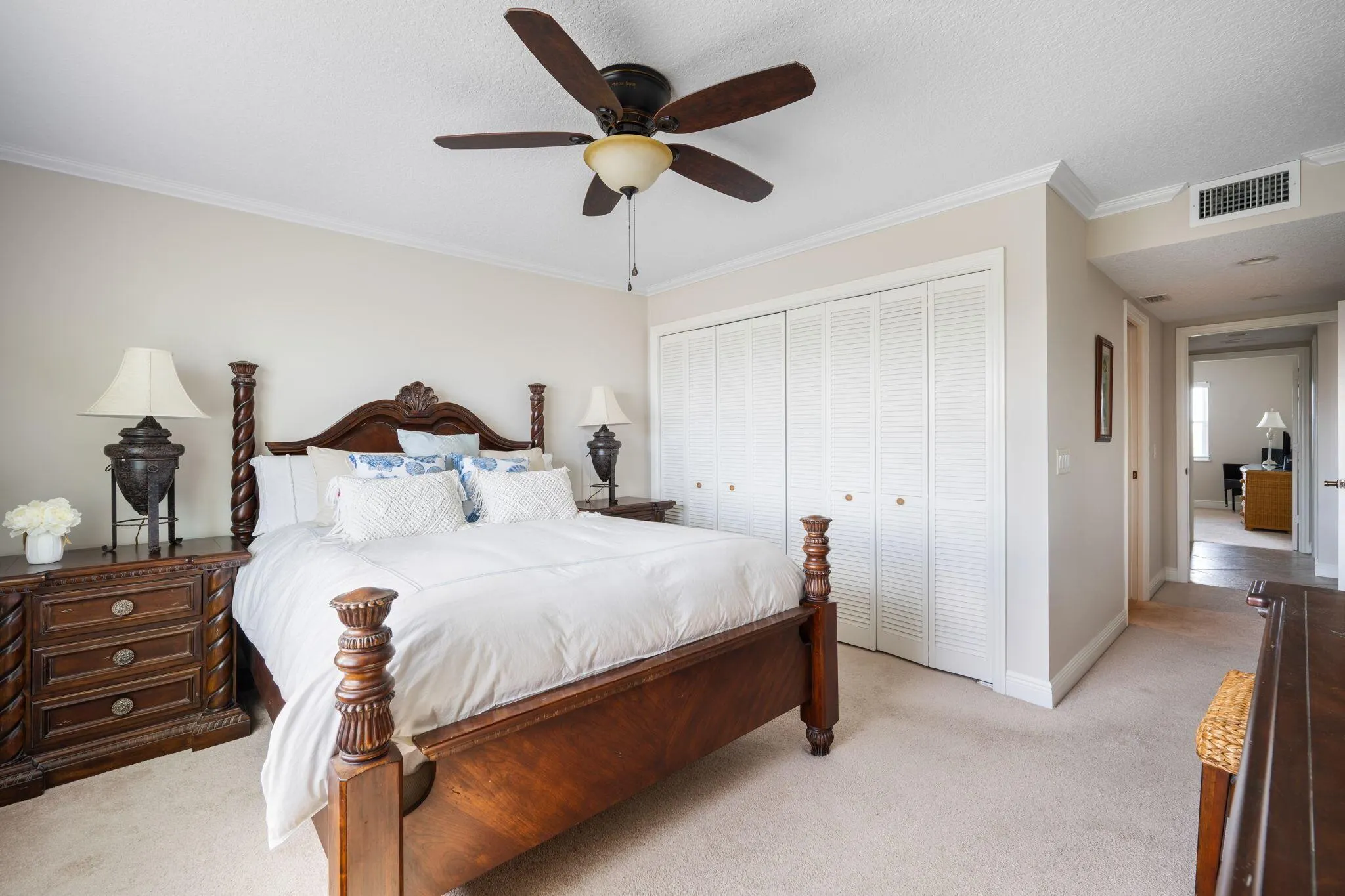 4049 Ocean Drive, #505