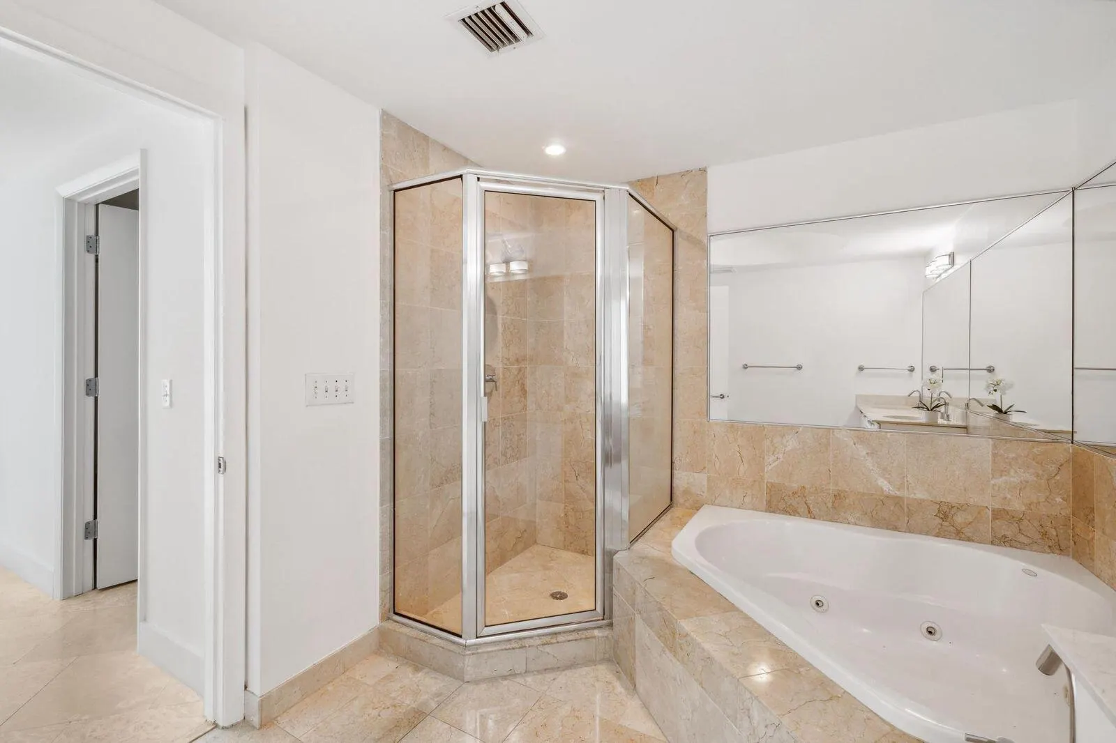 3131 NE 188th Street, #2-705