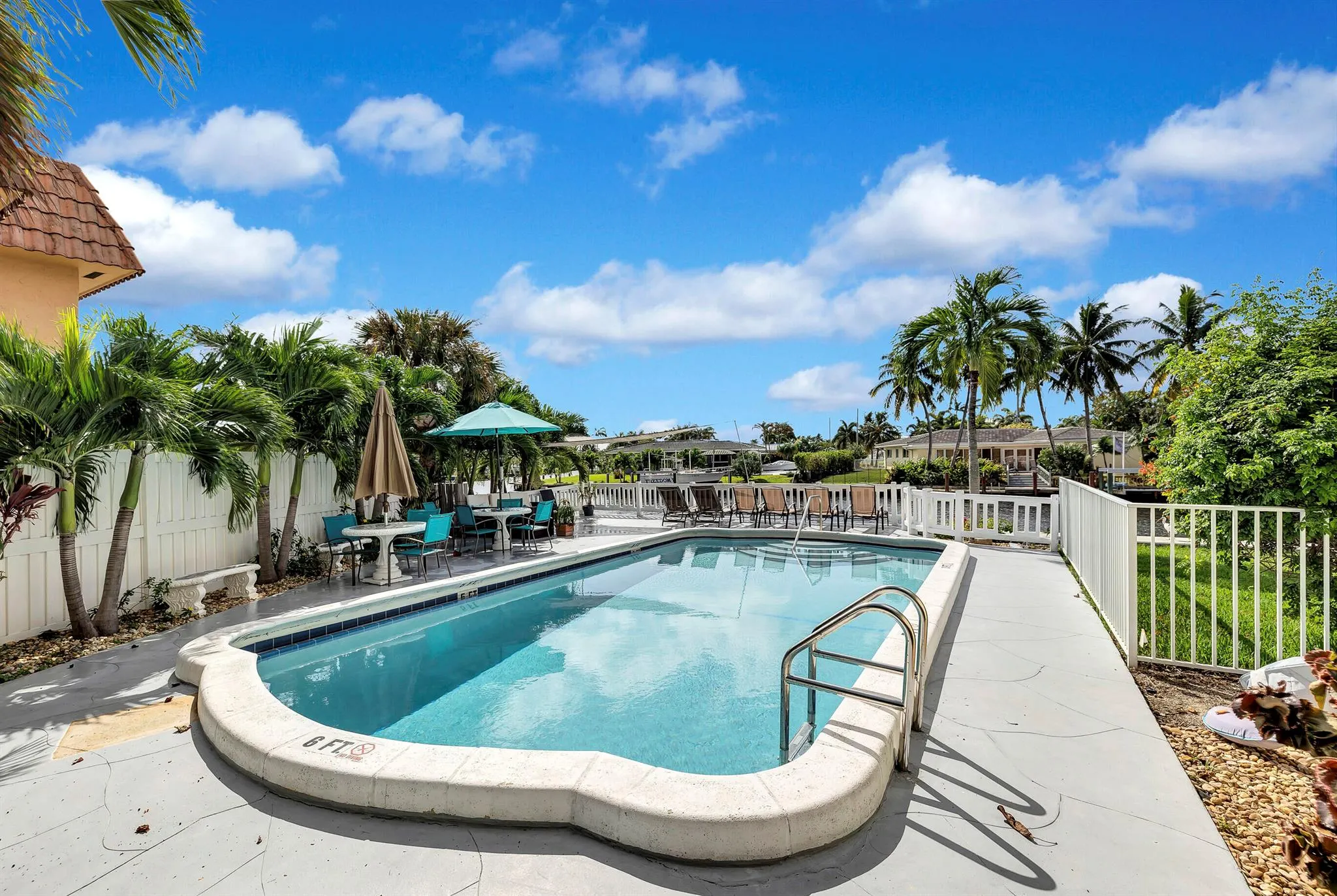912 Pine Drive, #204