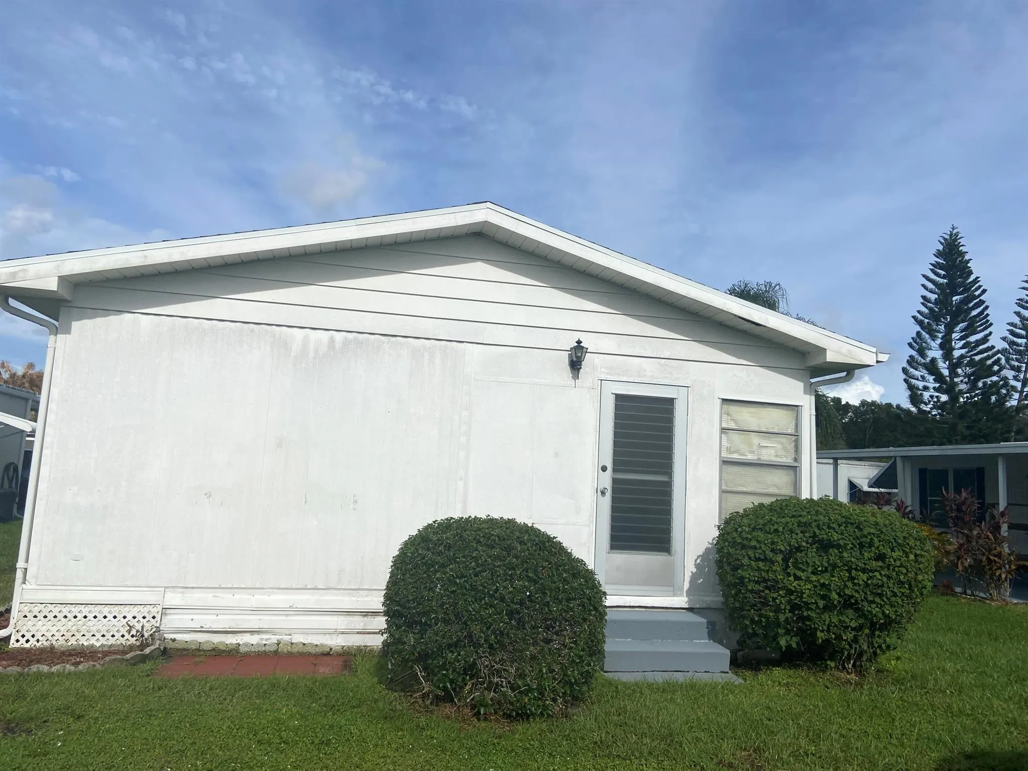 8 Florencia Ln