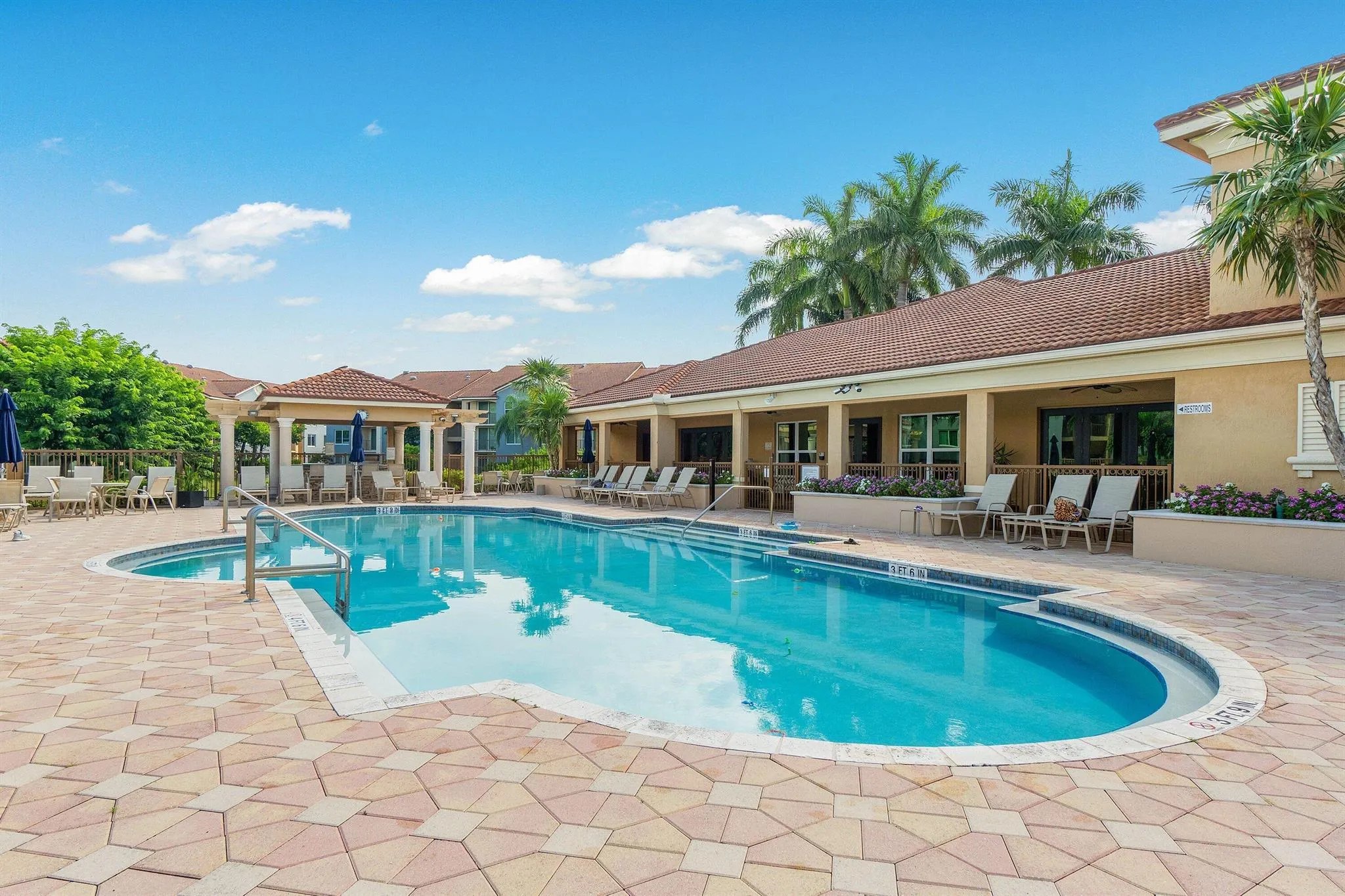 320 Villa Circle