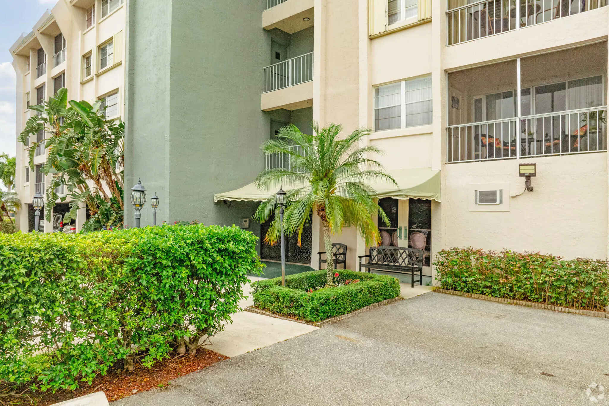 505 Spencer Drive, #406