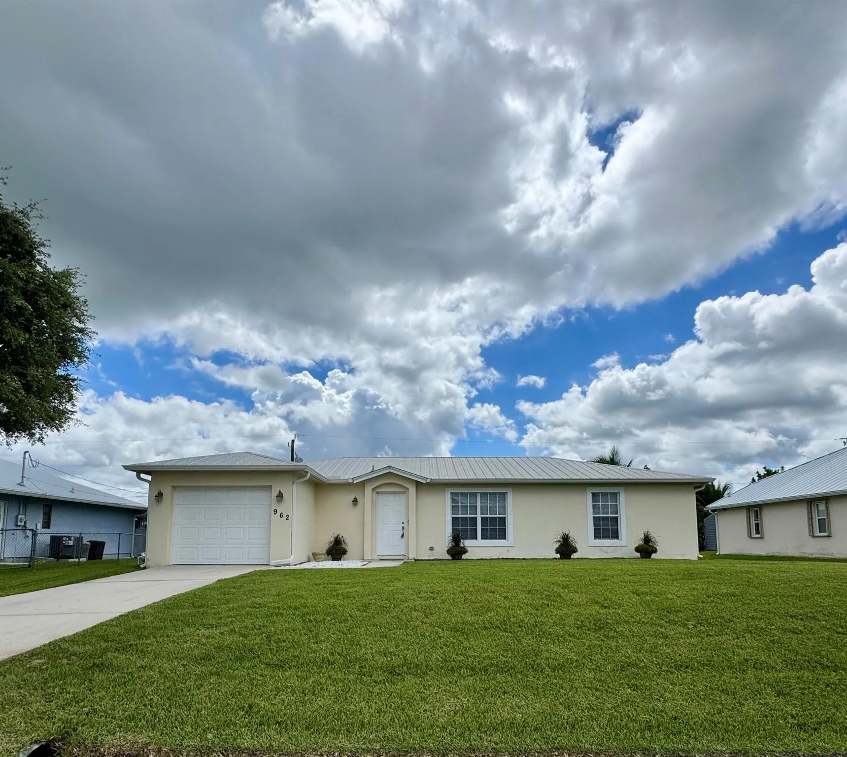 962 SW Haleyberry Avenue