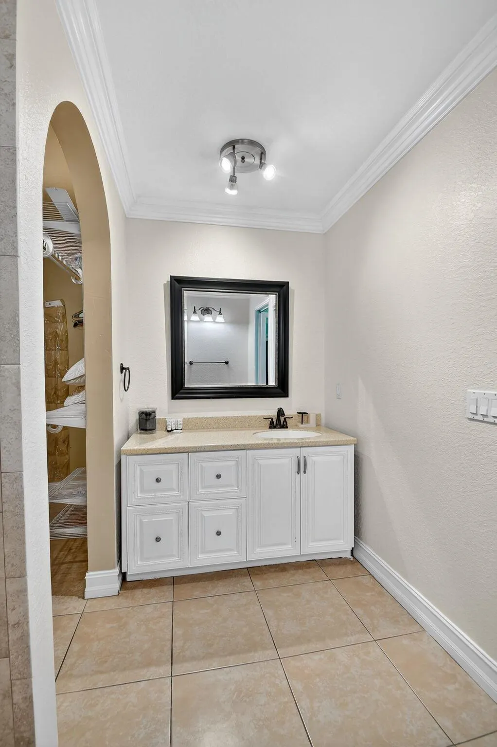 1035 Soelca Drive