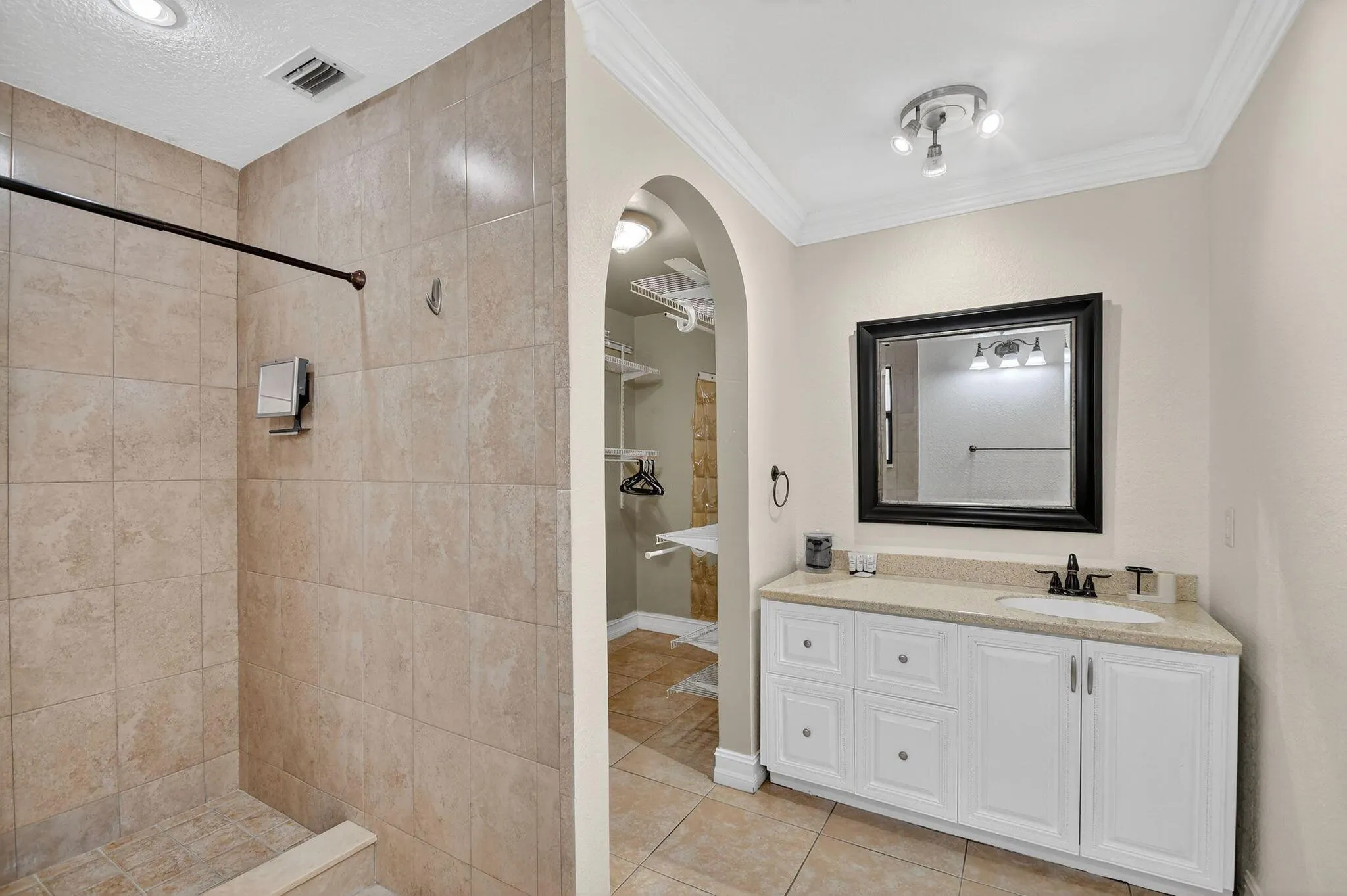 1035 Soelca Drive